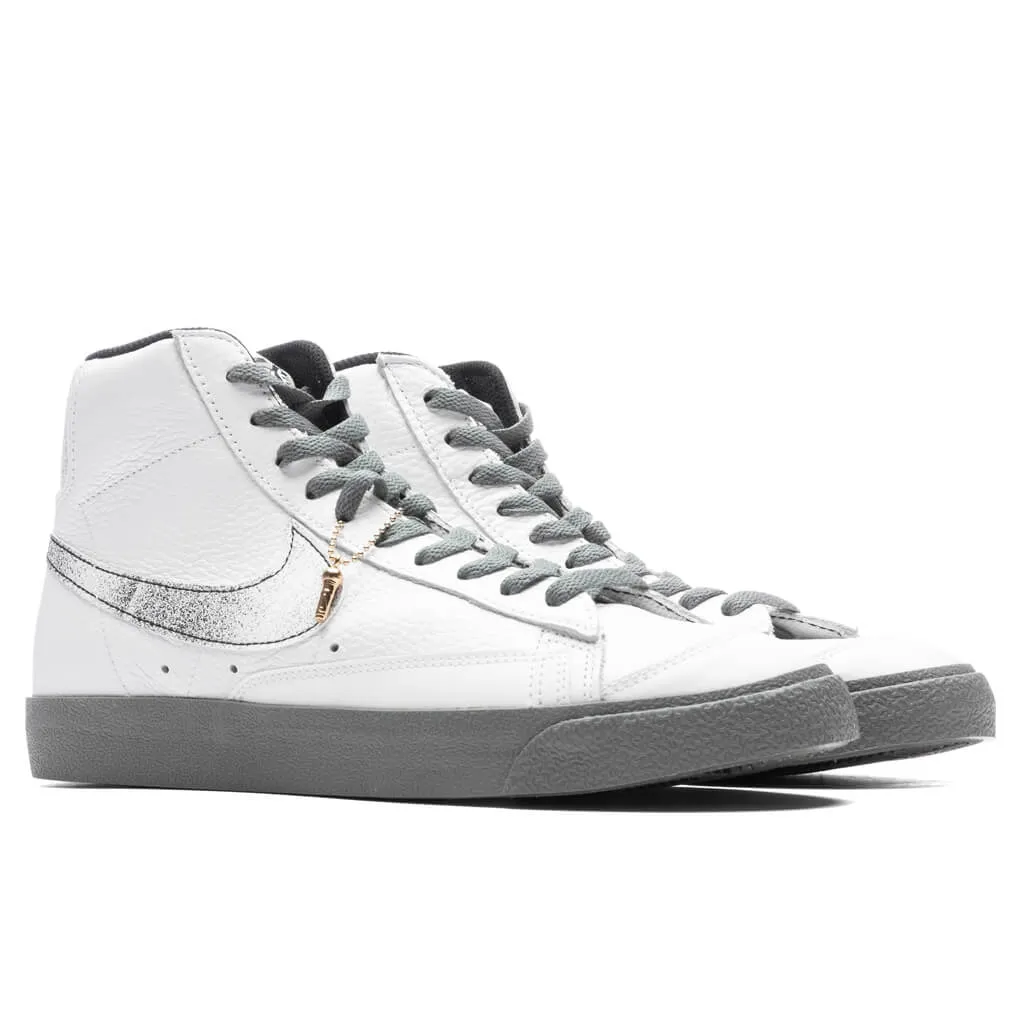 Blazer Mid 77 EMB - White/Smoke Grey/Black Nike trainers with responsive foam