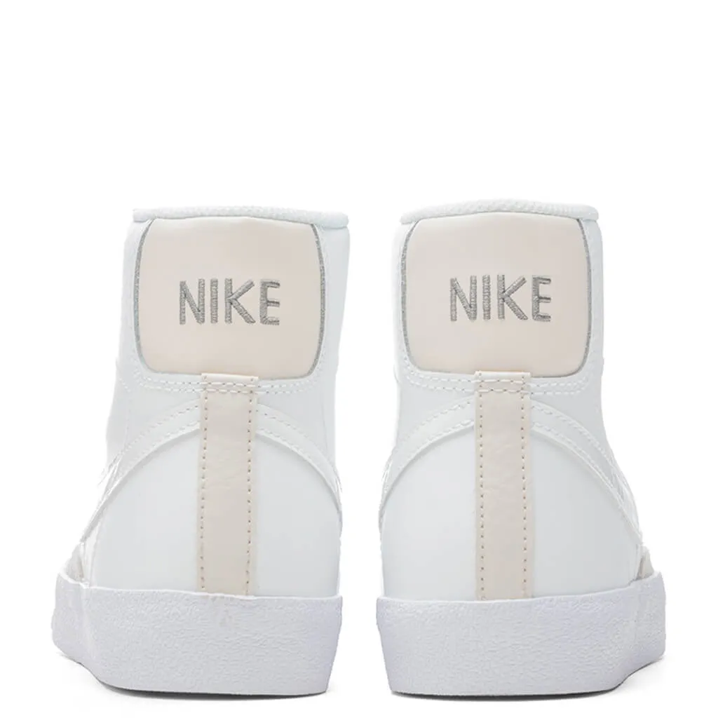 Blazer Mid '77 (GS) - Summit White/Clear/LT Orewood Nike Bold Logo Sneakers