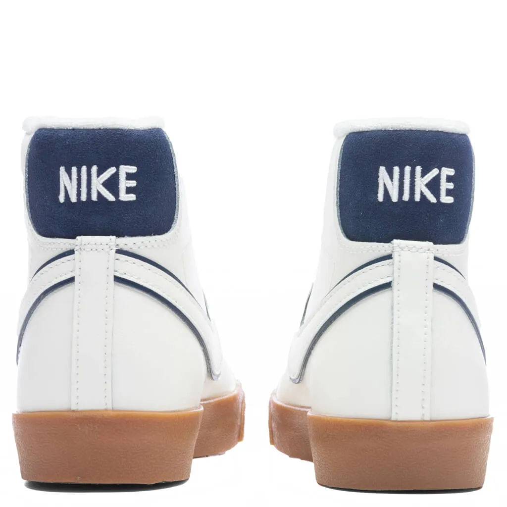 Blazer Mid '77 PRM - Sail/Midnight Navy/Gum Medium Brown Nike trainers with responsive foam