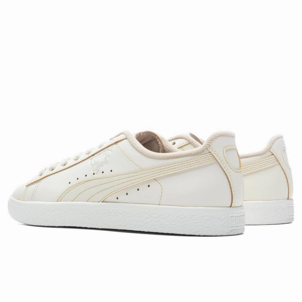 Clyde Coffee - White/Coffee Puma Suede Street Sneakers