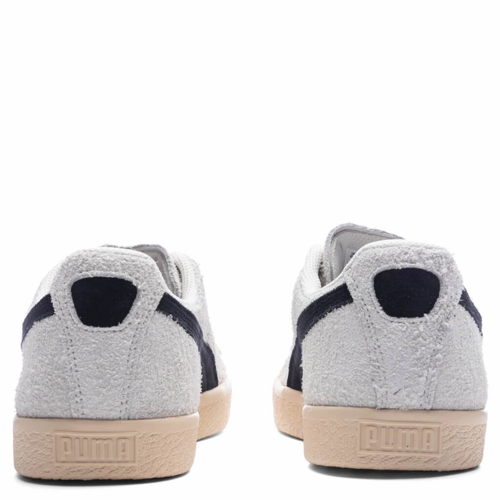 Clyde Hairy Suede - Sedate Gray/Cashew Puma Suede Street Sneakers