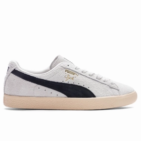Clyde Hairy Suede - Sedate Gray/Cashew Puma shoes with suede and modern shape