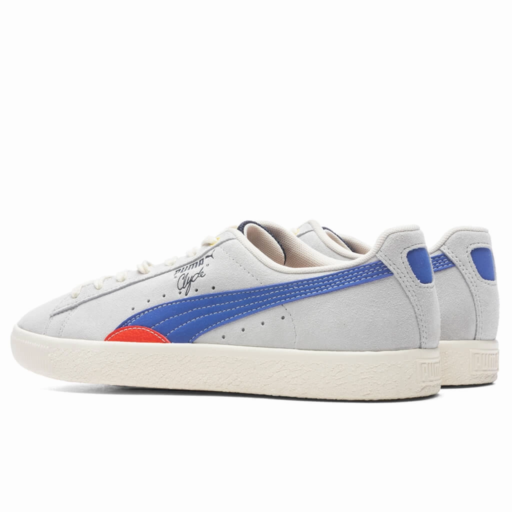 Clyde TM - Glacial Gray/Royal Sapphire/Frosted Ivory Puma Suede Street Sneakers