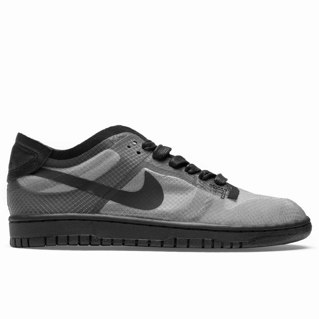 Comme Des Garcons x Women's Dunk - Black/Clear Nike sneakers in sporty classic colors