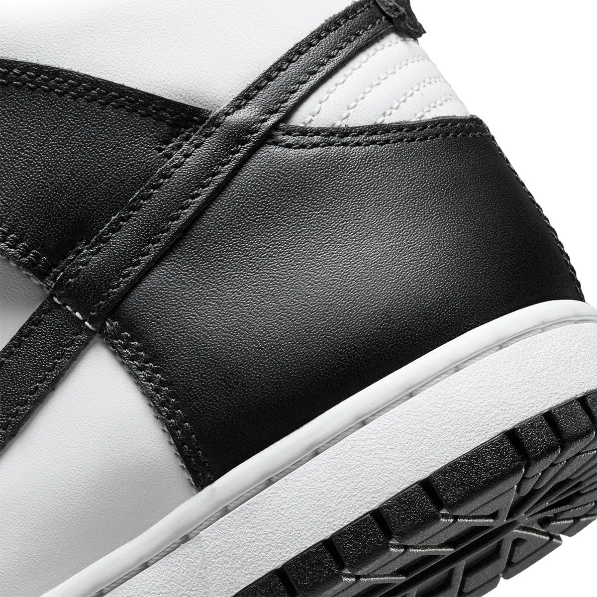 Dunk High Retro 'Black White'