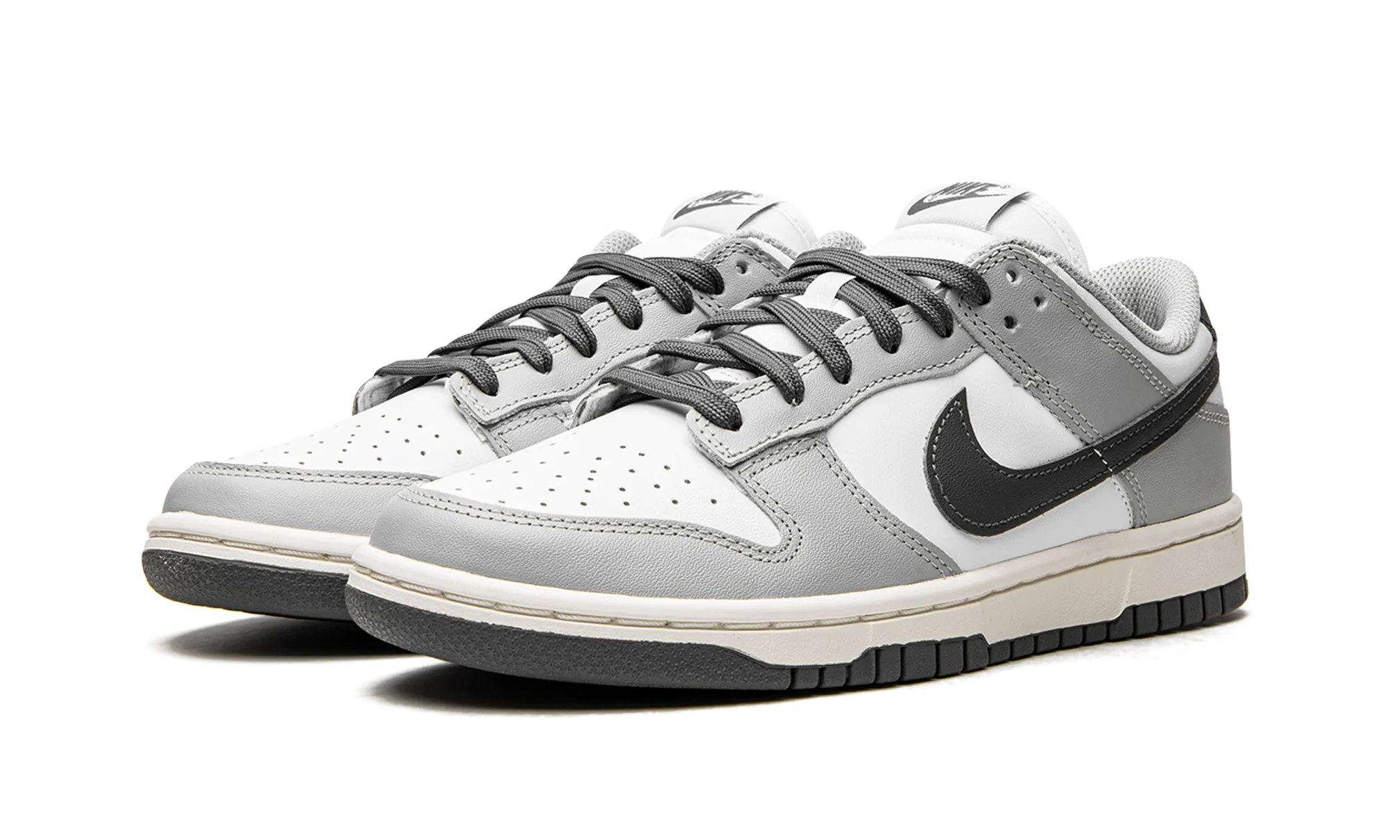 DUNK LO MNS WMNS "Light Smoke Grey" nike womens mesh trainers