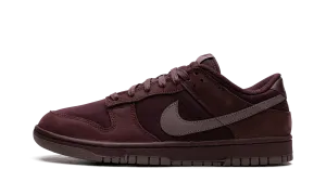 Dunk Low "Burgundy Crush" Nike Mens styles