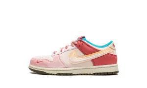 Dunk Low "Strawberry Free Lunch" Nike Pre School shoes