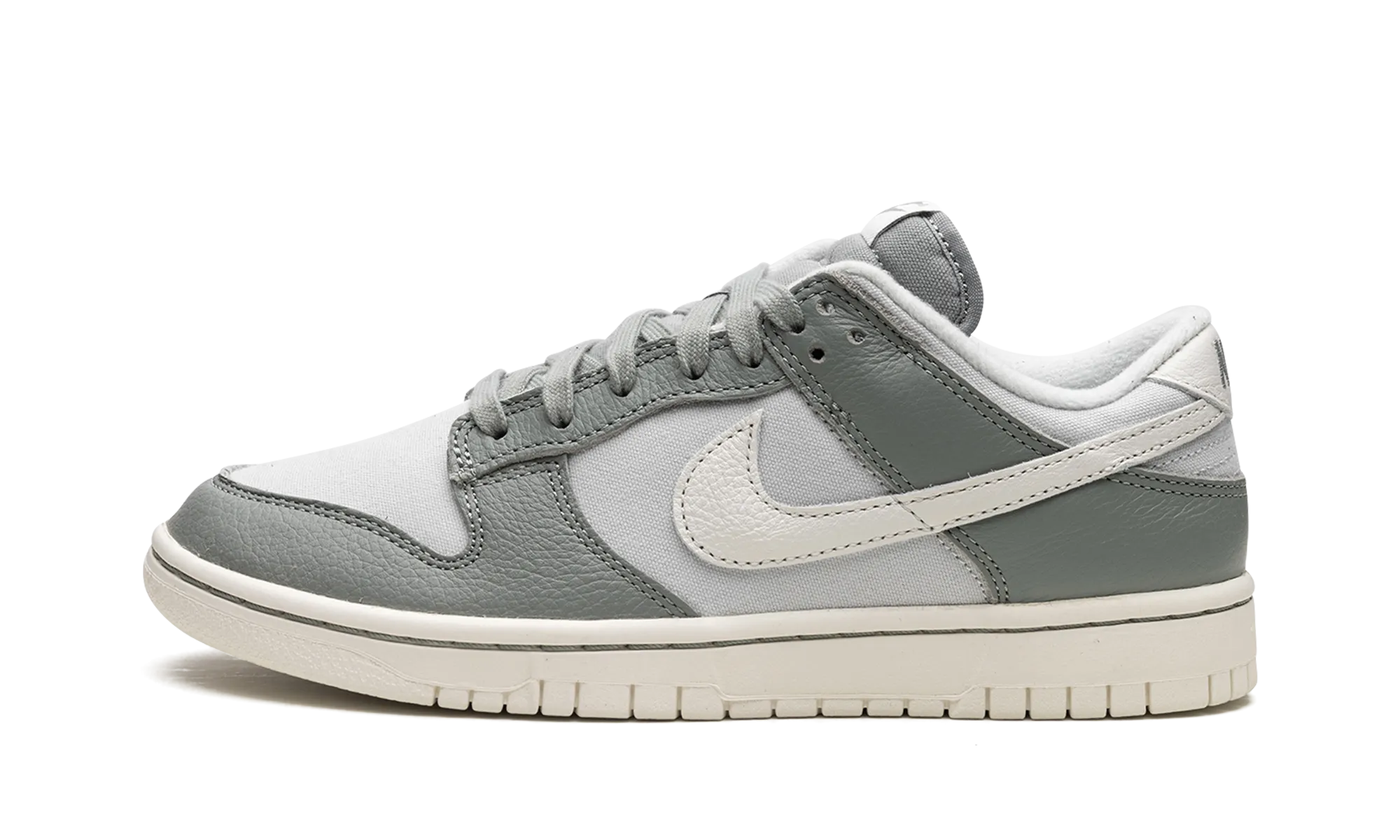 Dunk Low Retro PRM "Mica Green" Nike Mens sneakers
