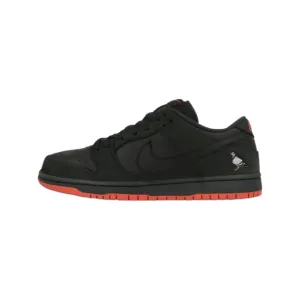 Dunk Low SB TRD QS 'Black Pigeon' Black Black Sienna Nike Dunk sneakers with classic silhouette
