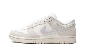 DUNK LOW WMNS "Ridescent Swoosh" Nike Women's designs
