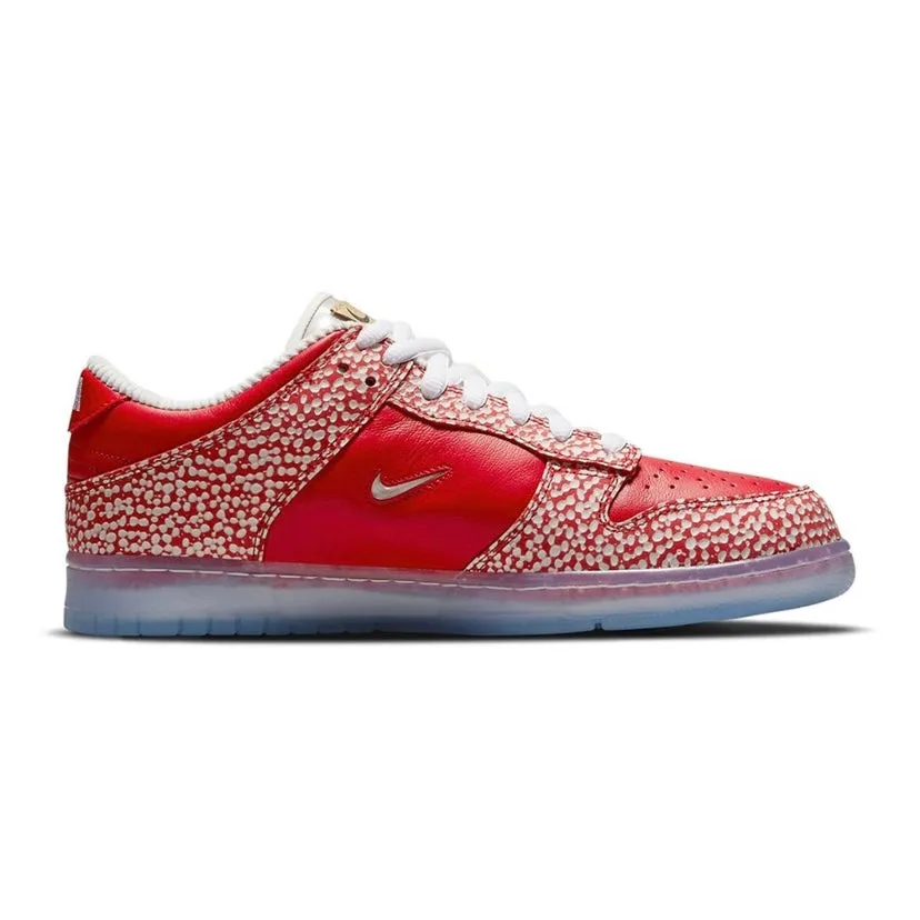 Dunk SB Low Stingwater Magic Mushroom by Nike Iconic Sneakers