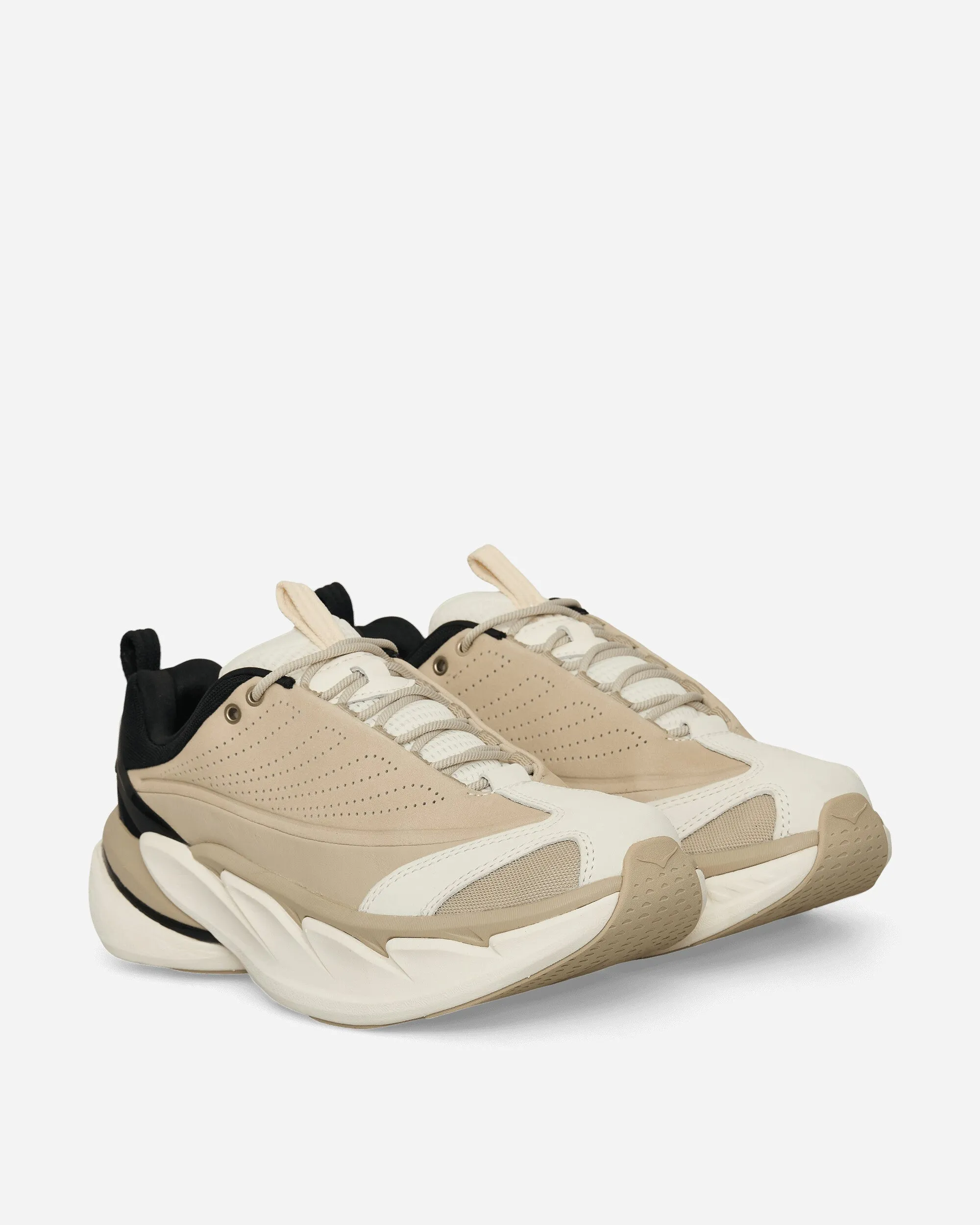 Elevon X Sneakers Alabaster / Rawlinen Max Cushion Trainers