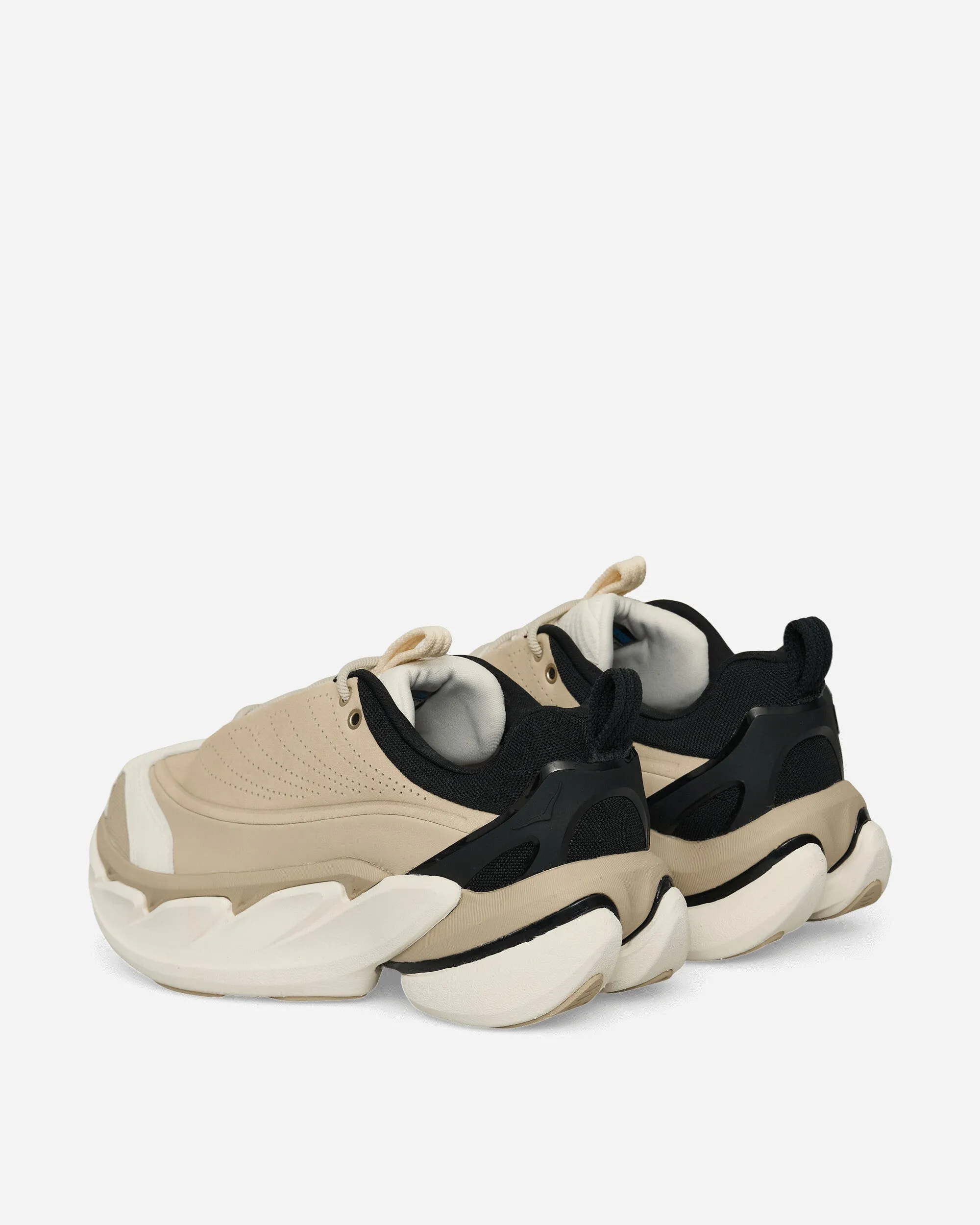 Elevon X Sneakers Alabaster / Rawlinen Max Cushion Trainers