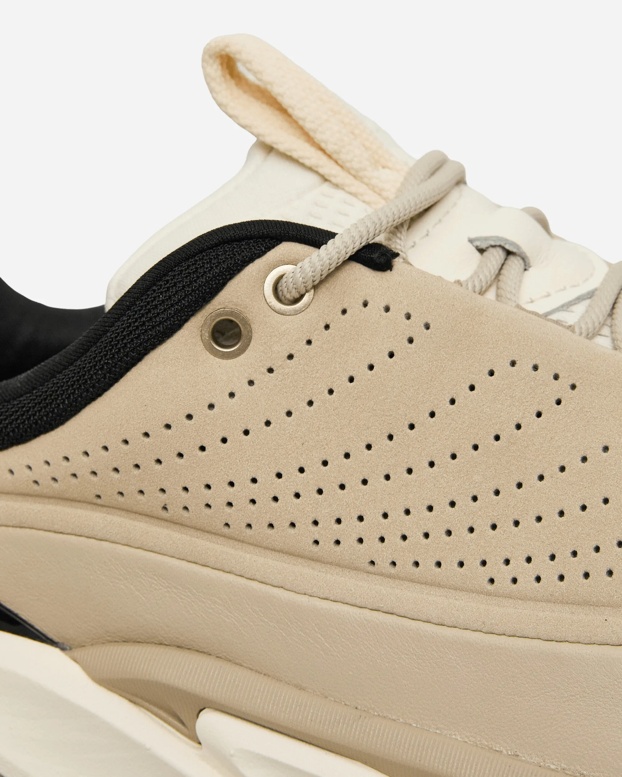 Elevon X Sneakers Alabaster / Rawlinen Max Cushion Trainers