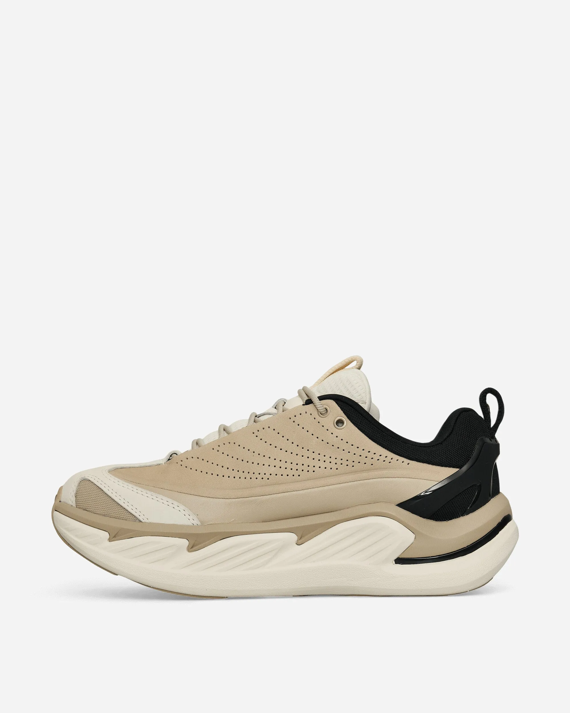 Elevon X Sneakers Alabaster / Rawlinen Max Cushion Trainers