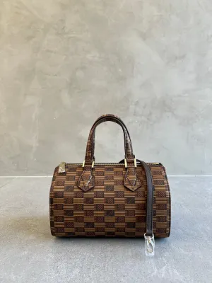 Liberte Boston Calf leather, Chocolate Moreau Bags