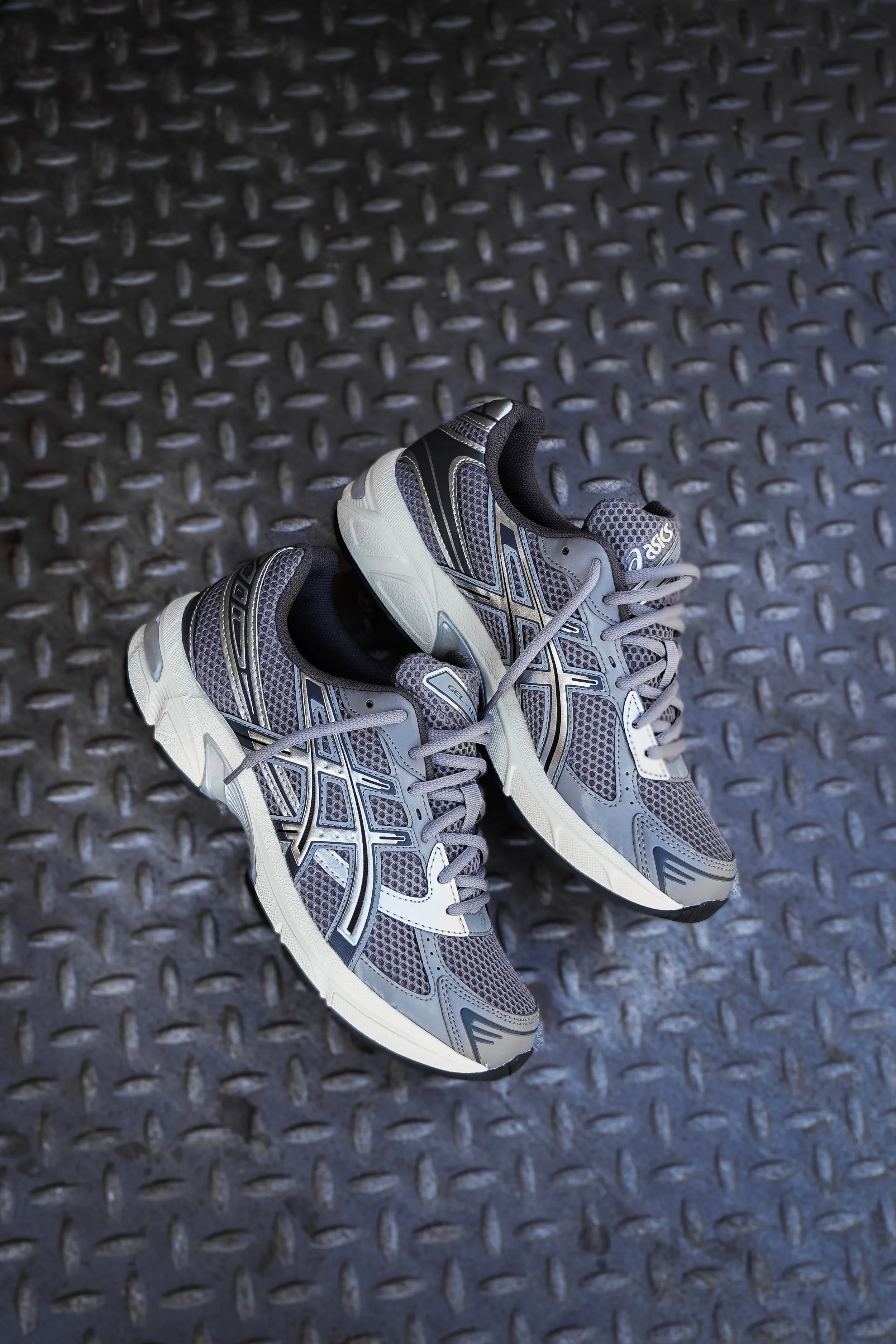 Mens Asics Gel-1130 (Clay Grey/Pure Silver) running shoe close-up shots