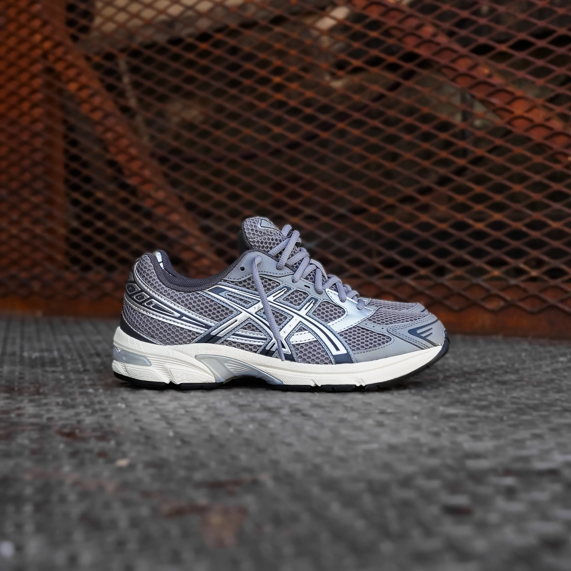 Mens Asics Gel-1130 (Clay Grey/Pure Silver) running shoe close-up shots