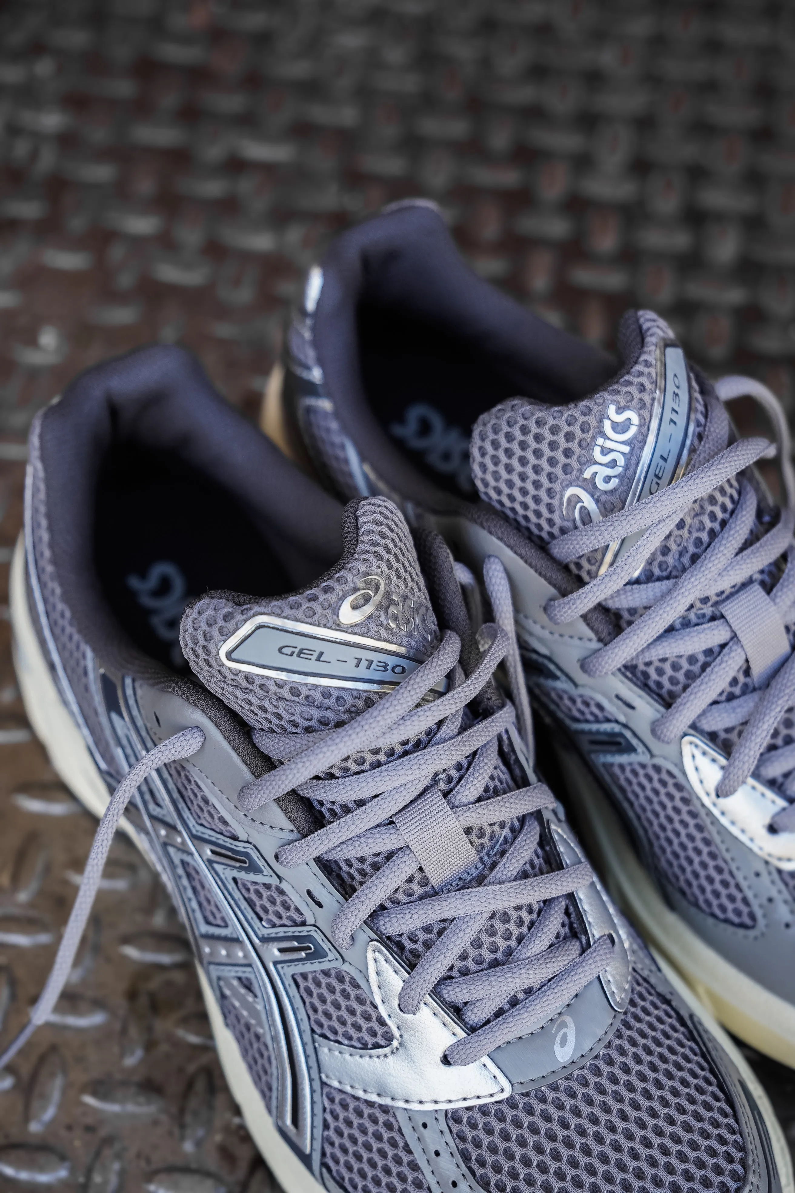 Mens Asics Gel-1130 (Clay Grey/Pure Silver) running shoe close-up shots