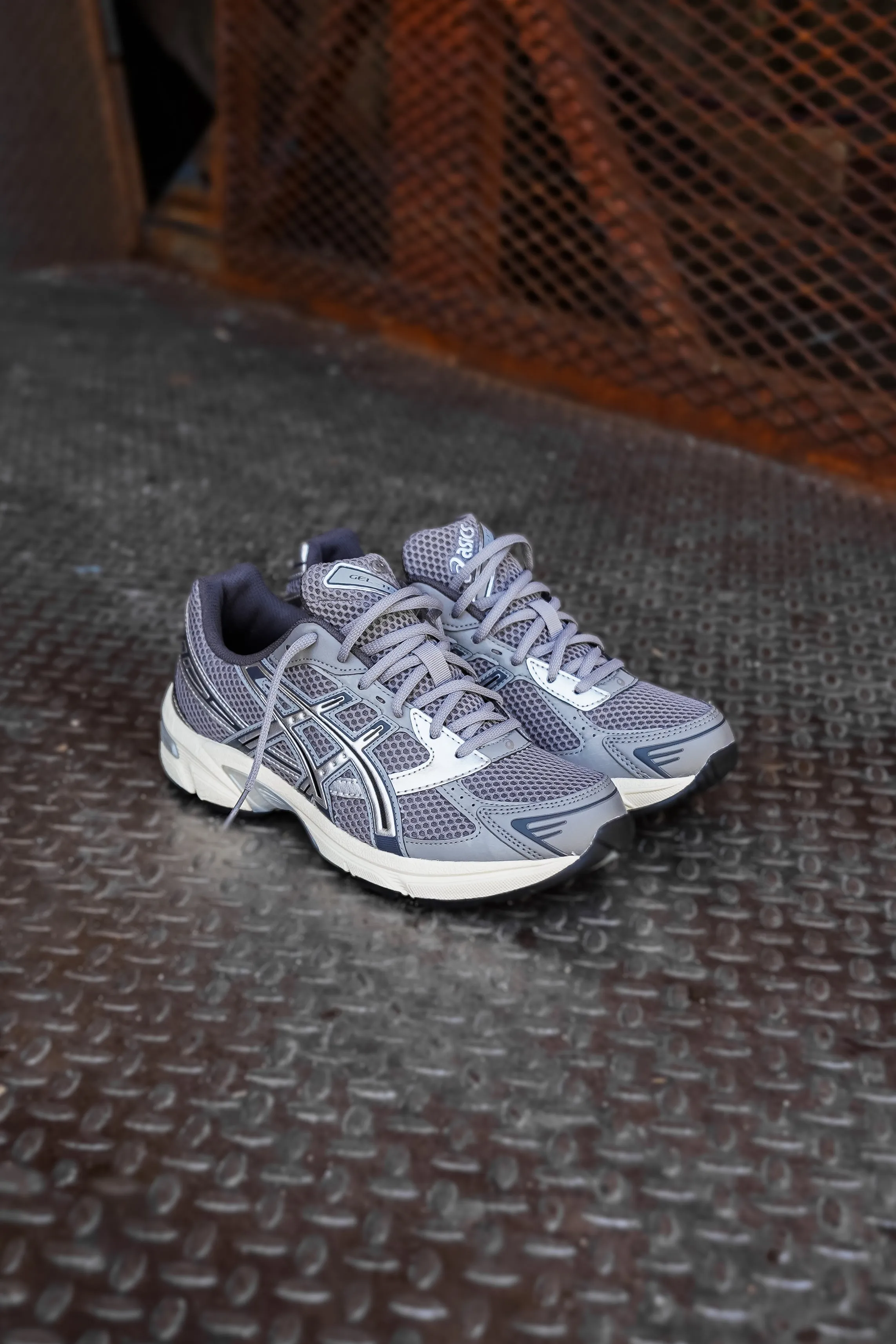 Mens Asics Gel-1130 (Clay Grey/Pure Silver) running shoe close-up shots