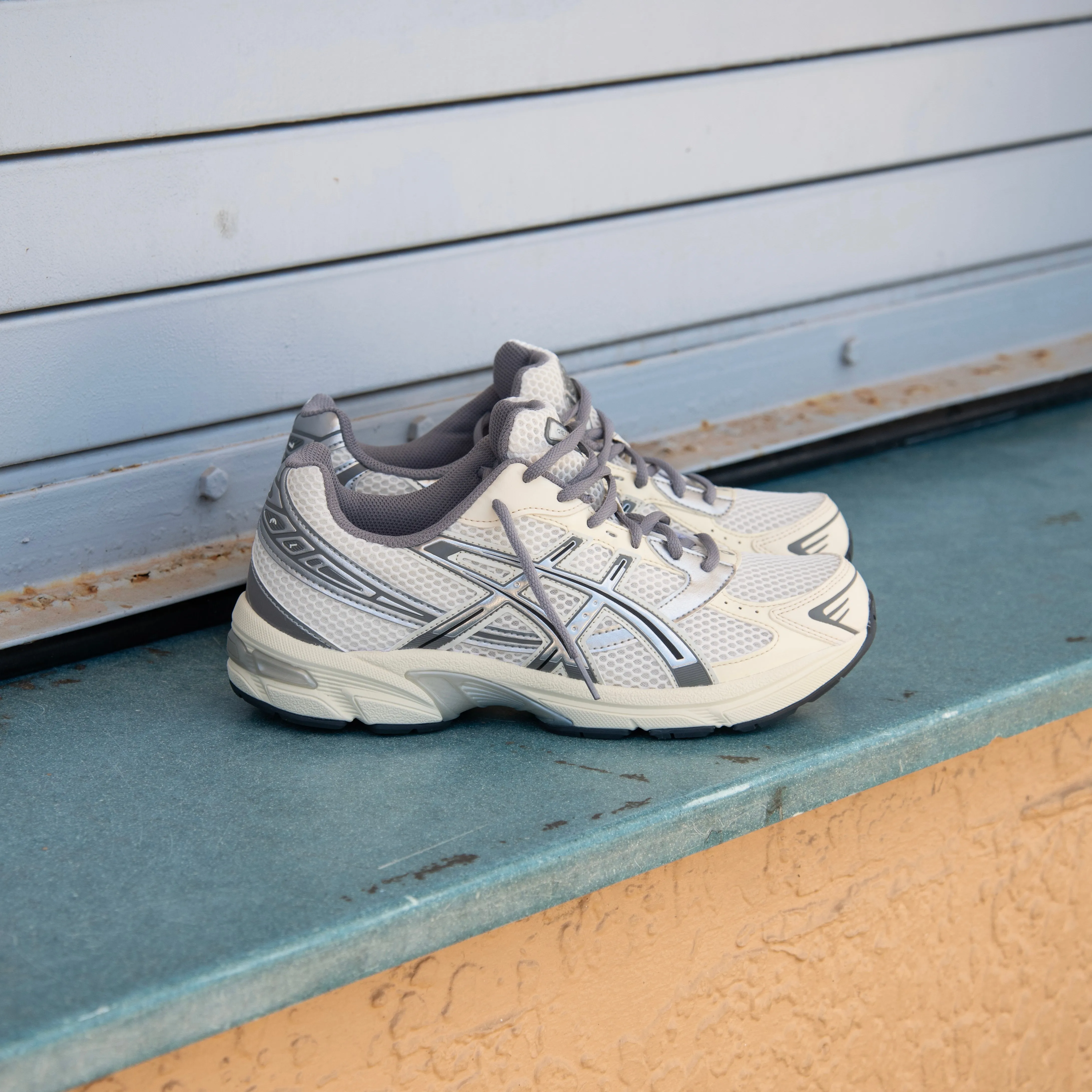Mens Asics Gel-1130 (Cream/Clay Grey) running shoe close-up shots