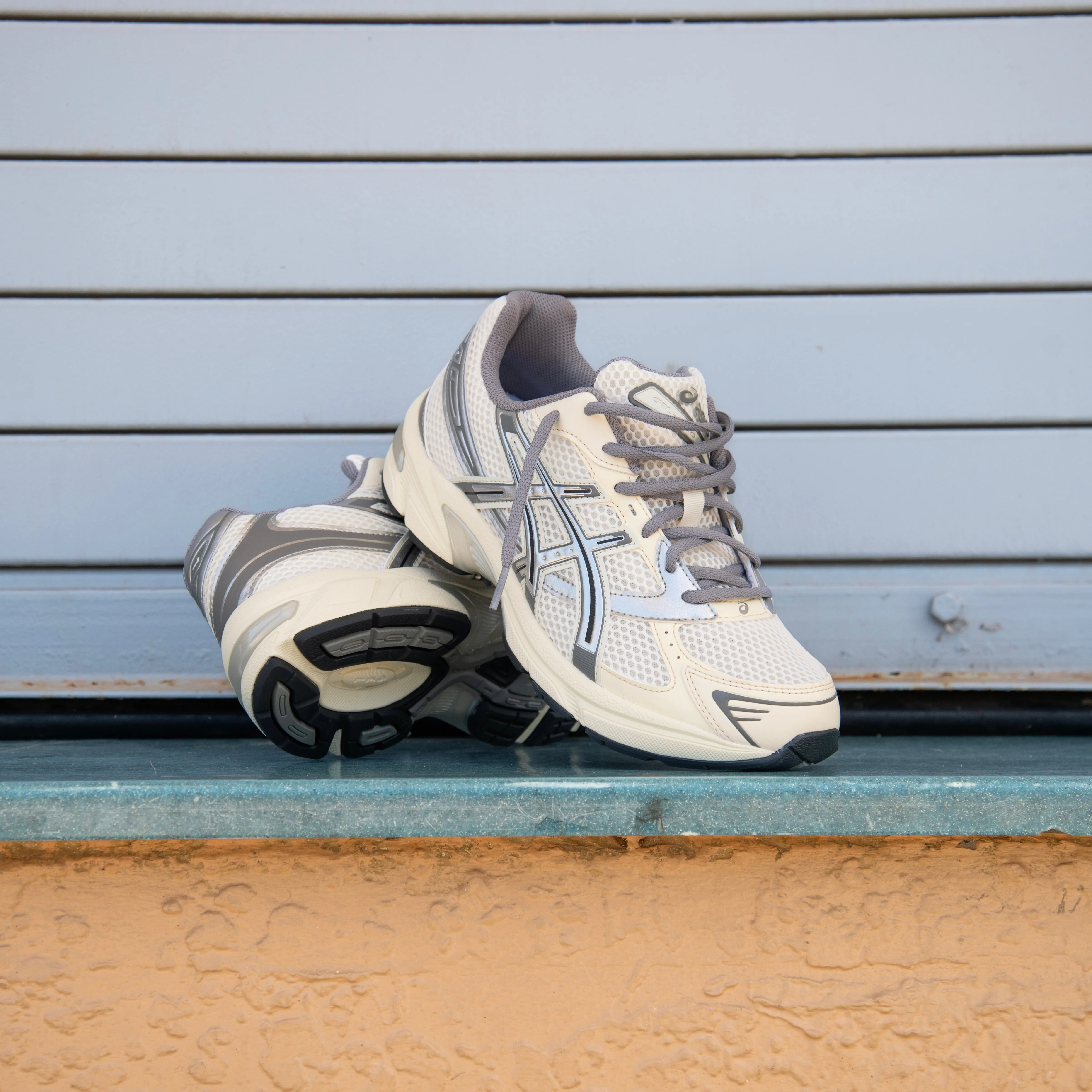 Mens Asics Gel-1130 (Cream/Clay Grey) running shoe close-up shots