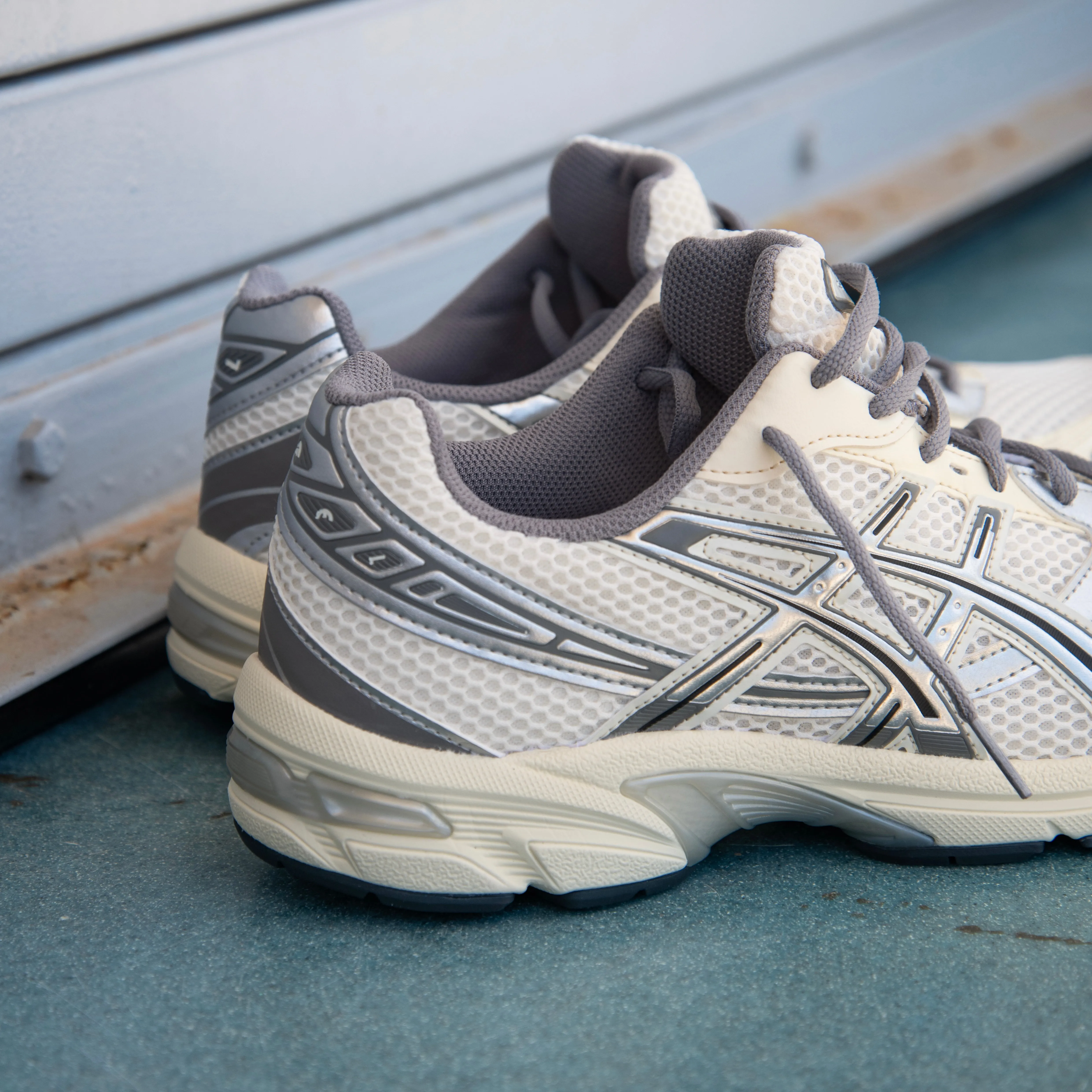 Mens Asics Gel-1130 (Cream/Clay Grey) running shoe close-up shots