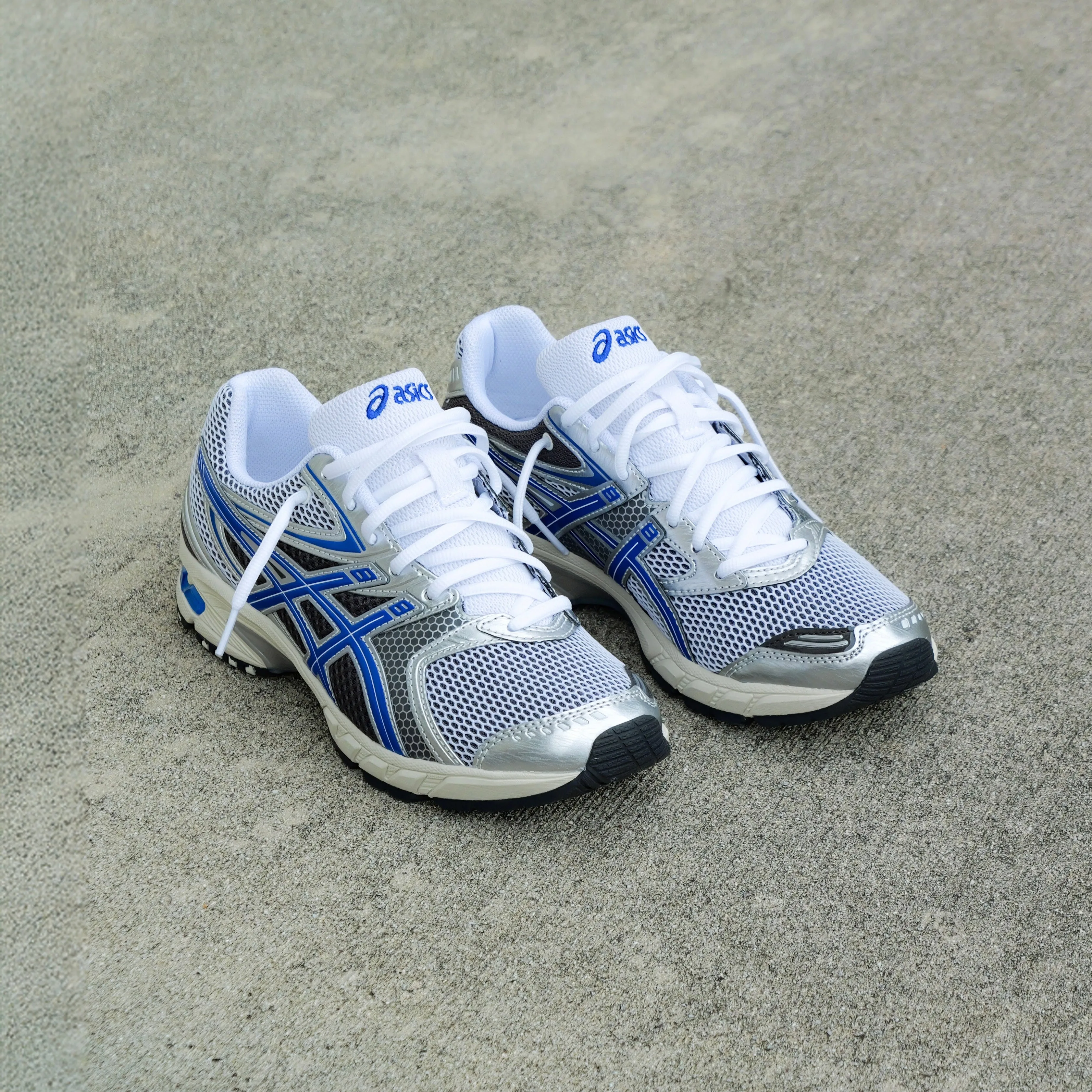 Mens Asics Gel-DS Trainer 14 (White/Asics Blue) running shoe close-up shots