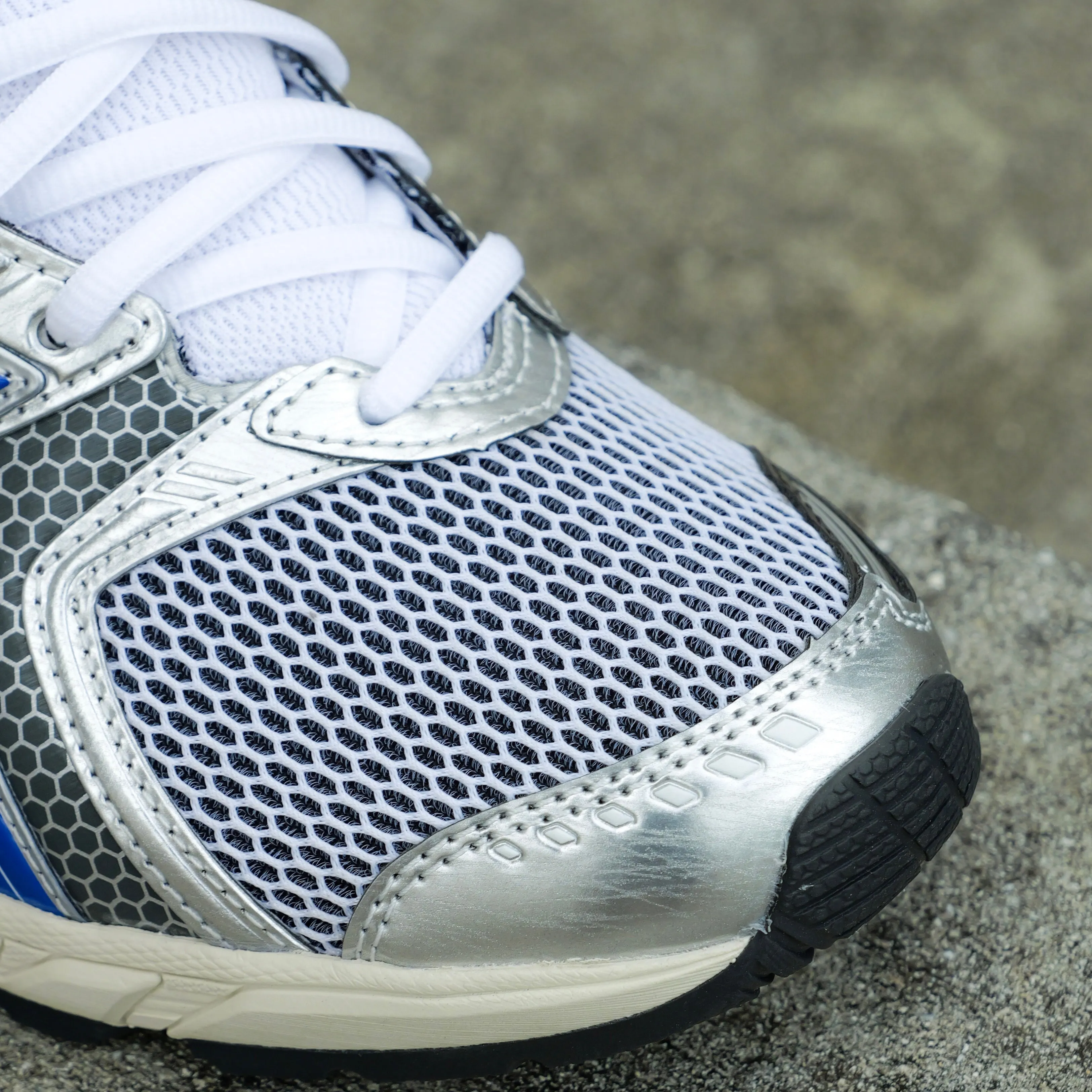 Mens Asics Gel-DS Trainer 14 (White/Asics Blue) running shoe close-up shots