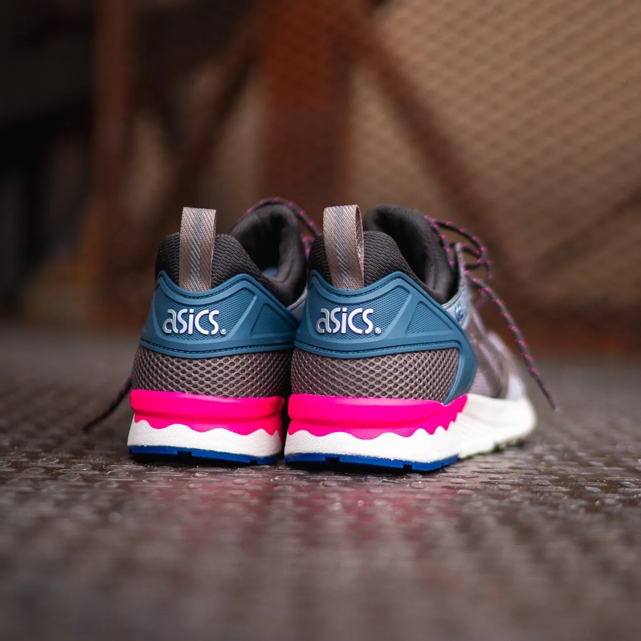 Mens Asics Gel-Lyte 5 (Simply Taupe/Greige) - 1203A283-250 running shoe close-up shots