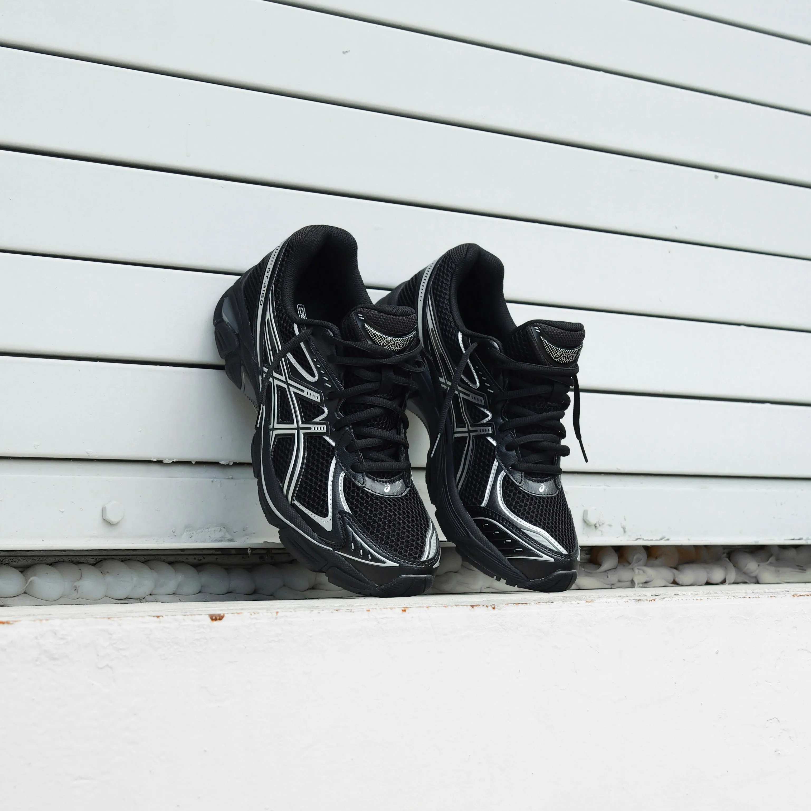 Mens Asics GT-2160 (Black/Pure Silver) running shoe close-up shots