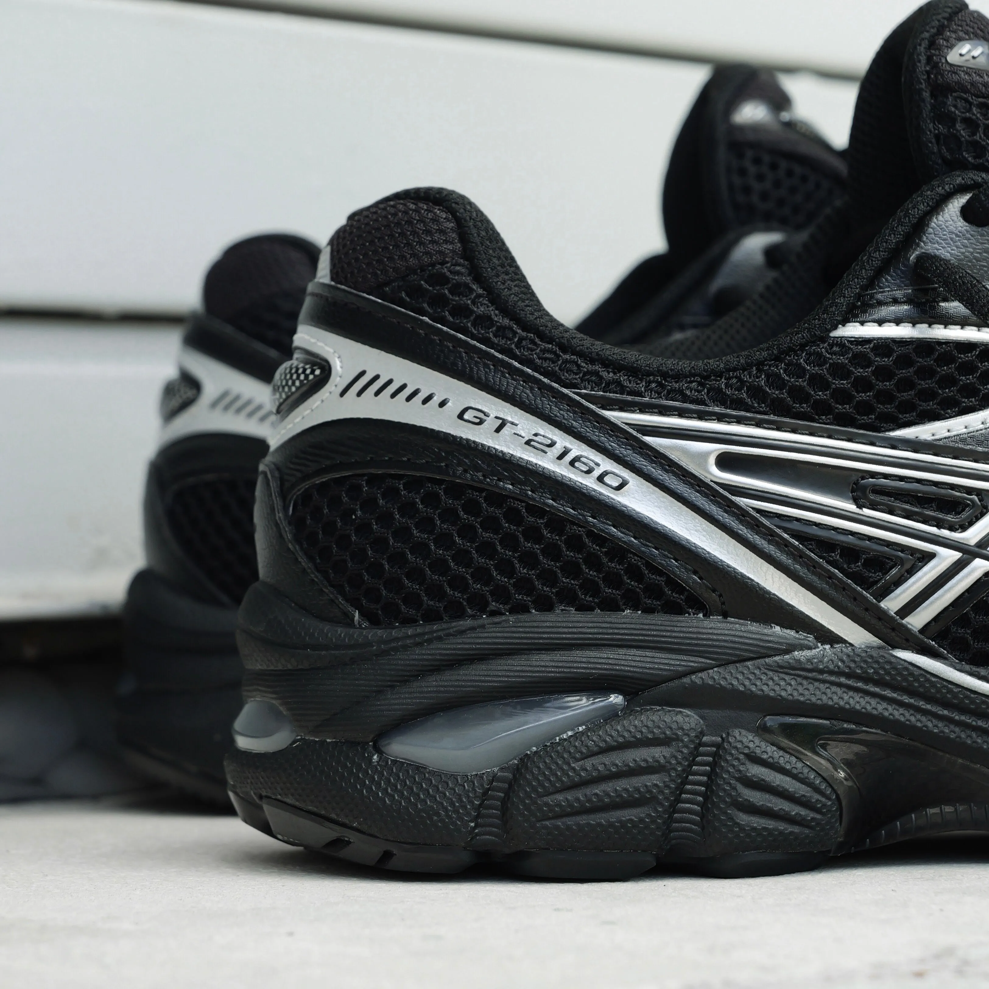 Mens Asics GT-2160 (Black/Pure Silver) running shoe close-up shots