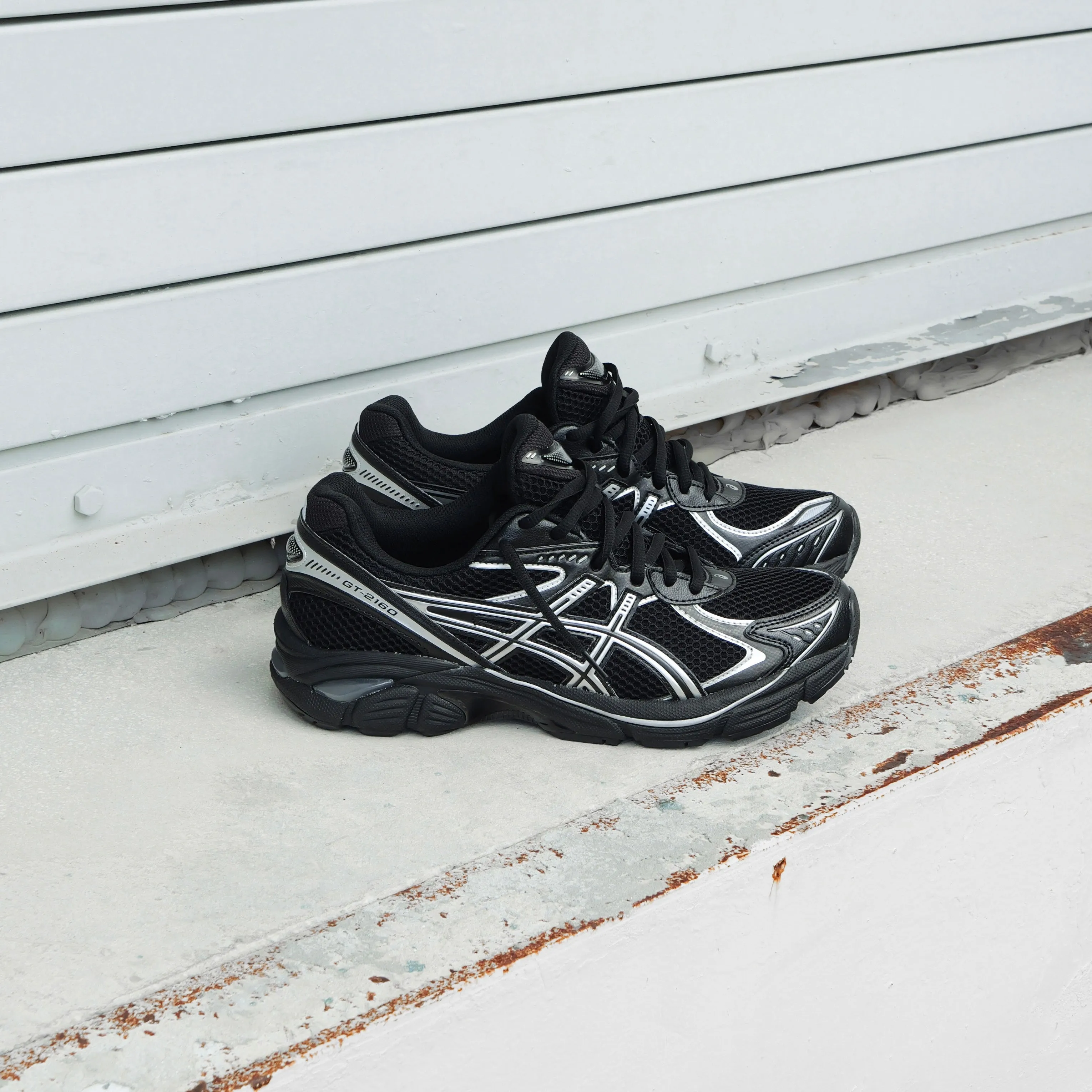Mens Asics GT-2160 (Black/Pure Silver) running shoe close-up shots