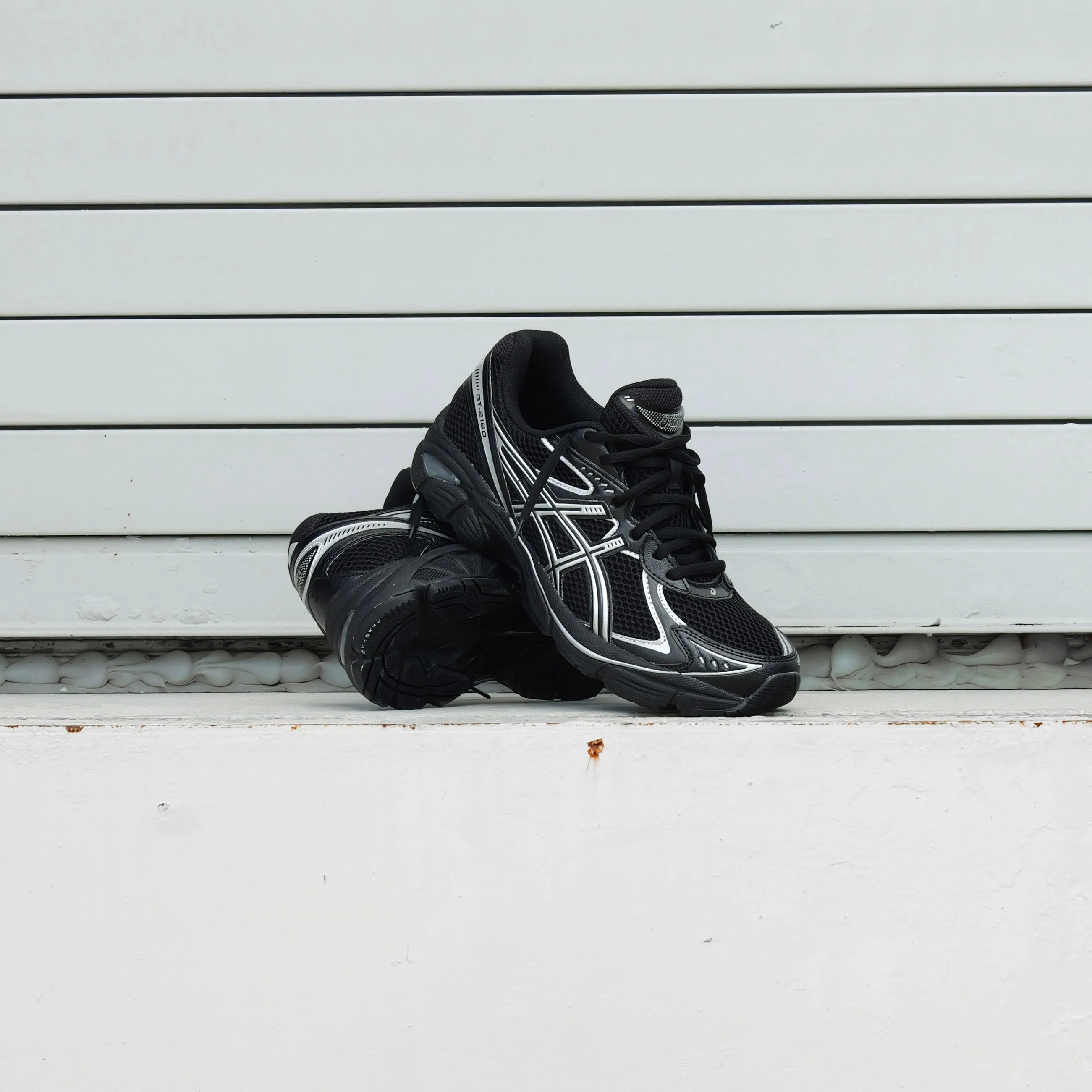 Mens Asics GT-2160 (Black/Pure Silver) running shoe close-up shots