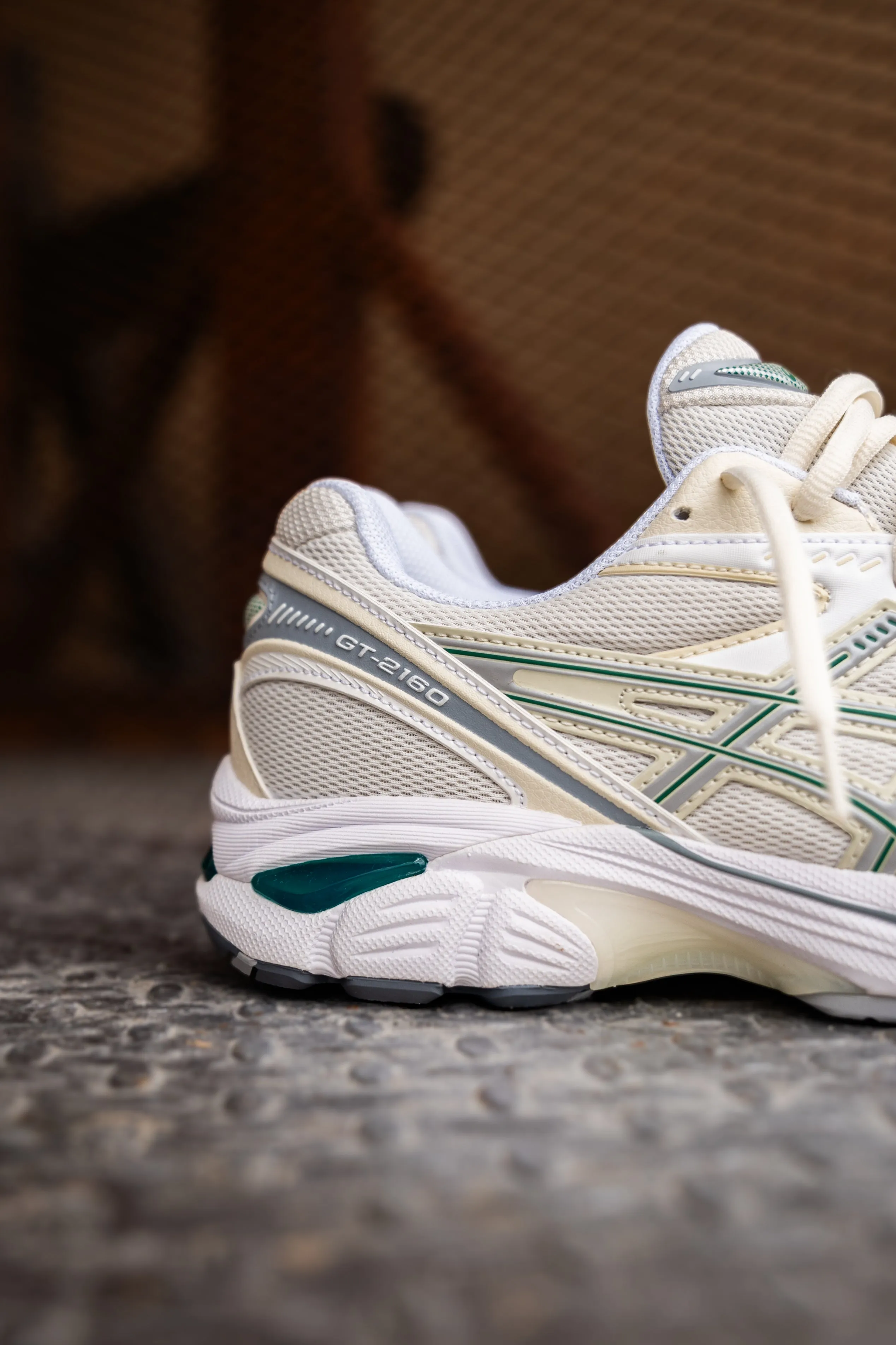 Mens Asics GT-2160 (Cream/Jasper) running shoe close-up shots