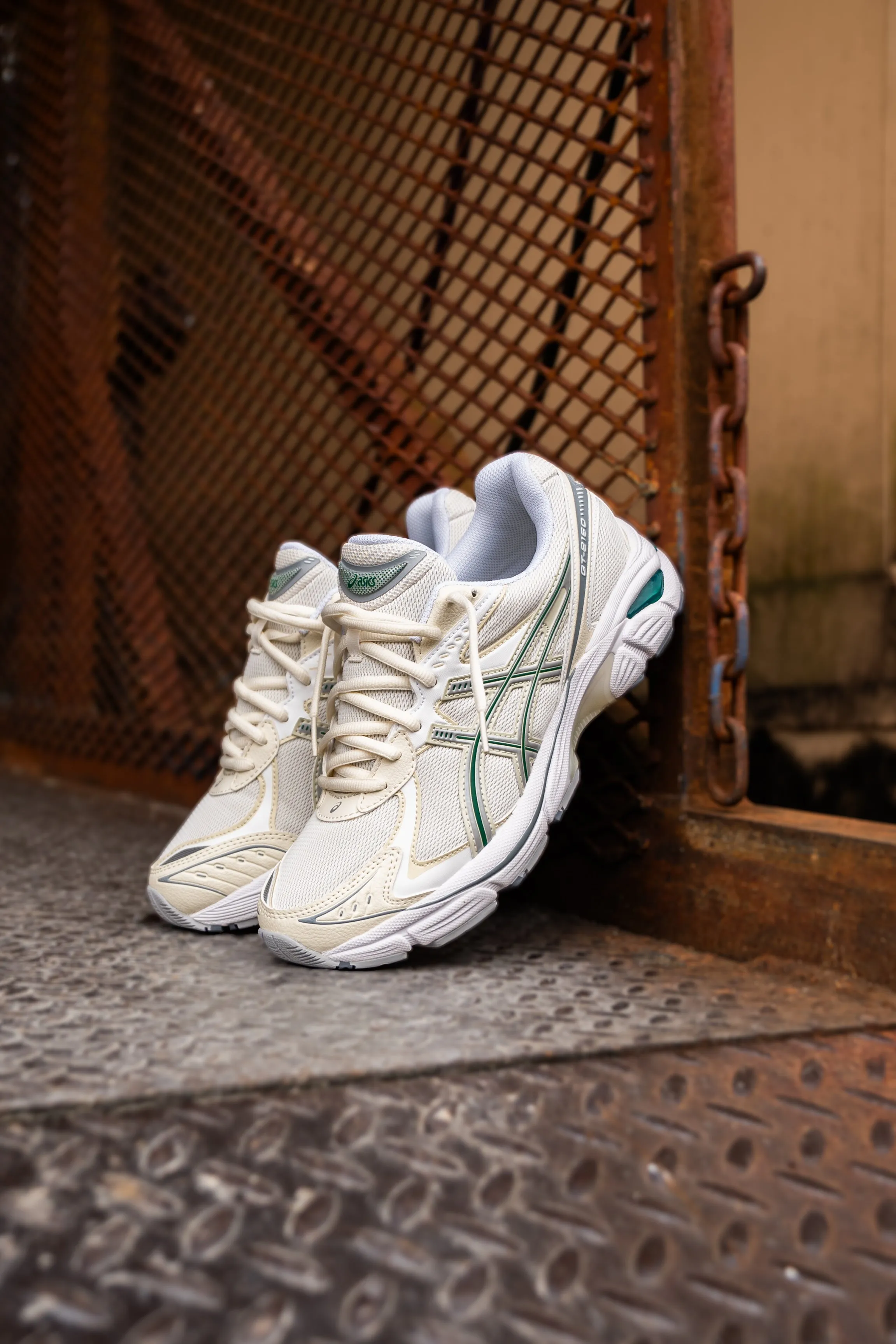Mens Asics GT-2160 (Cream/Jasper) running shoe close-up shots