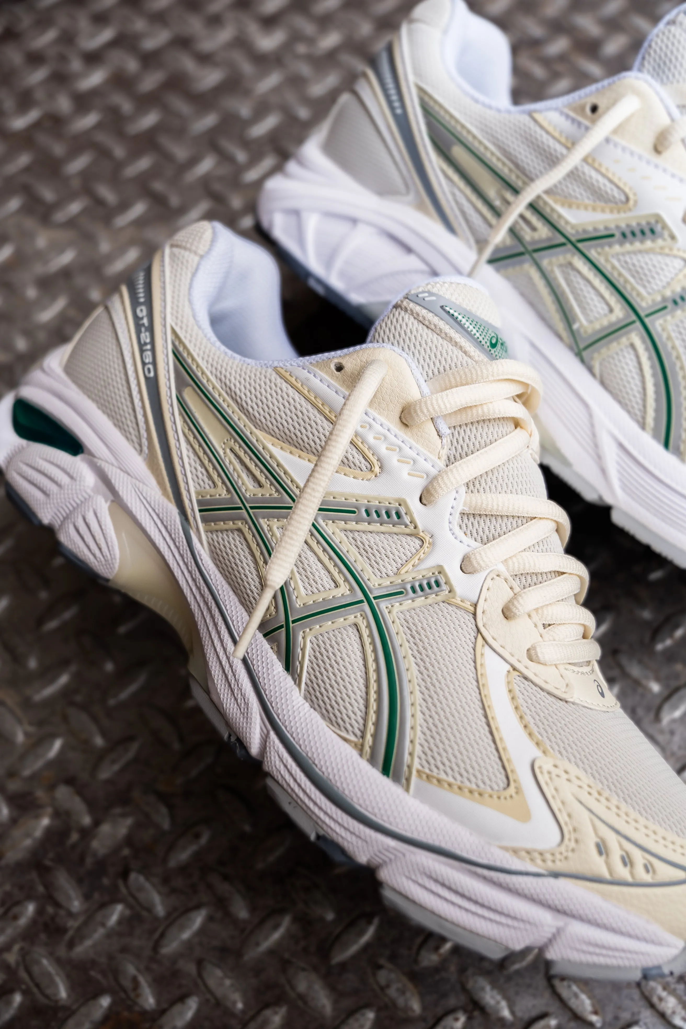 Mens Asics GT-2160 (Cream/Jasper) running shoe close-up shots