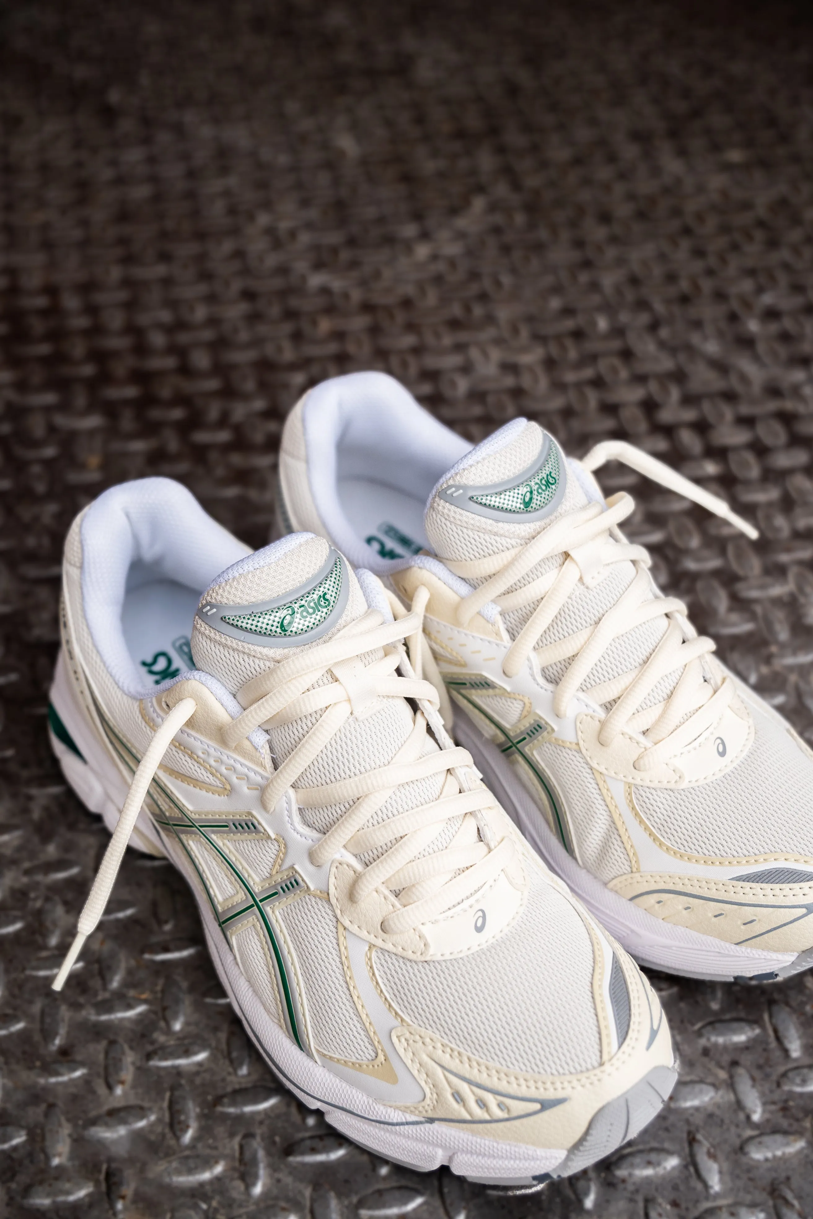 Mens Asics GT-2160 (Cream/Jasper) running shoe close-up shots
