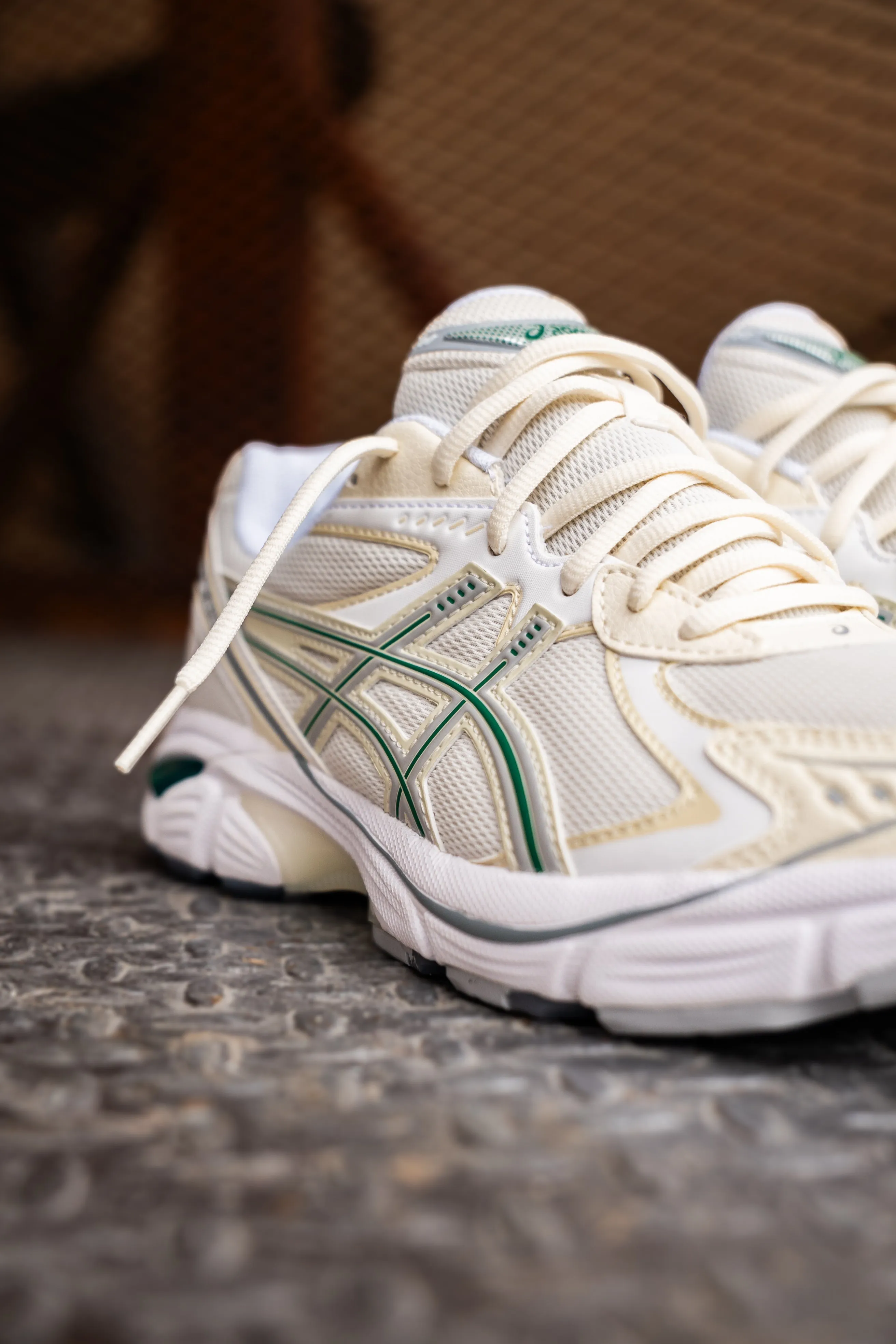 Mens Asics GT-2160 (Cream/Jasper) running shoe close-up shots