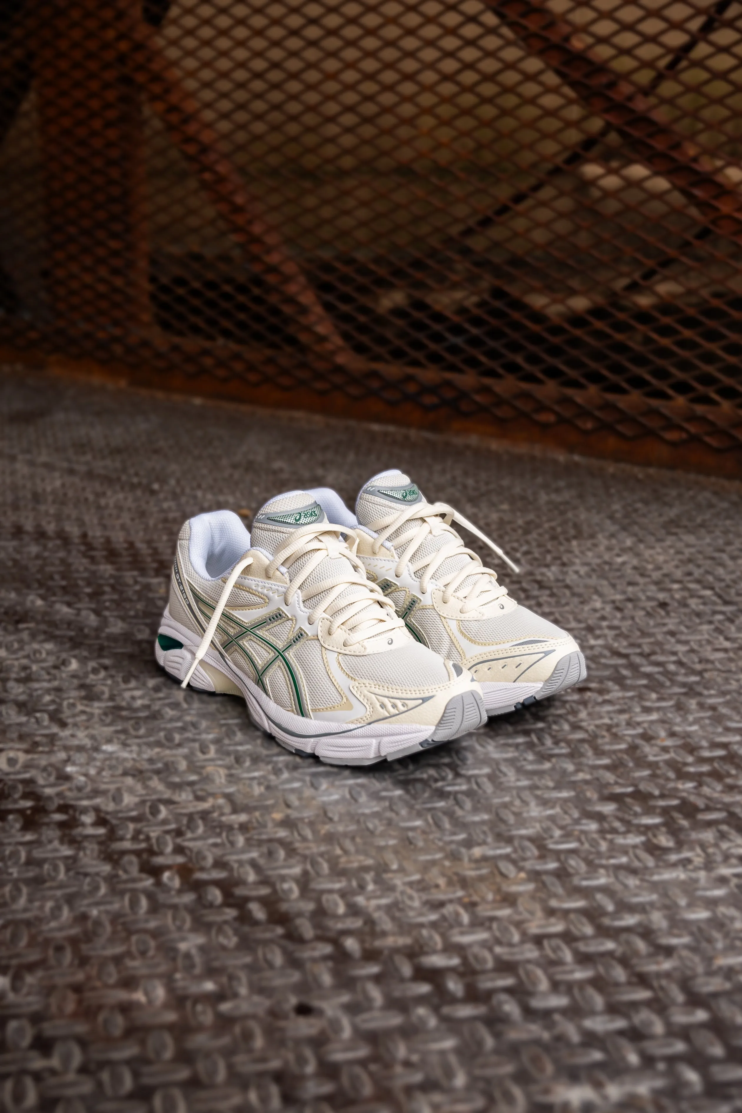 Mens Asics GT-2160 (Cream/Jasper) running shoe close-up shots