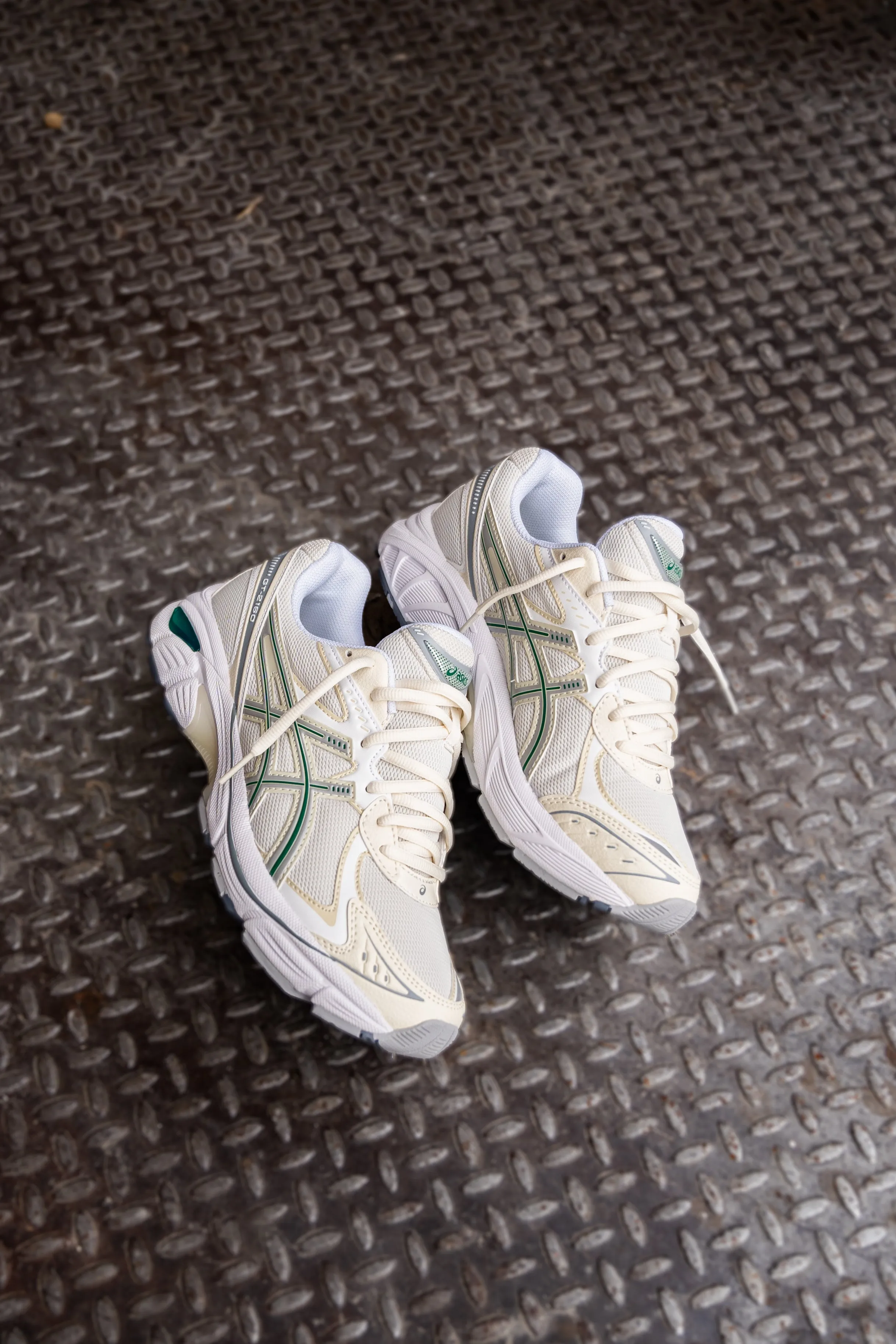 Mens Asics GT-2160 (Cream/Jasper) running shoe close-up shots