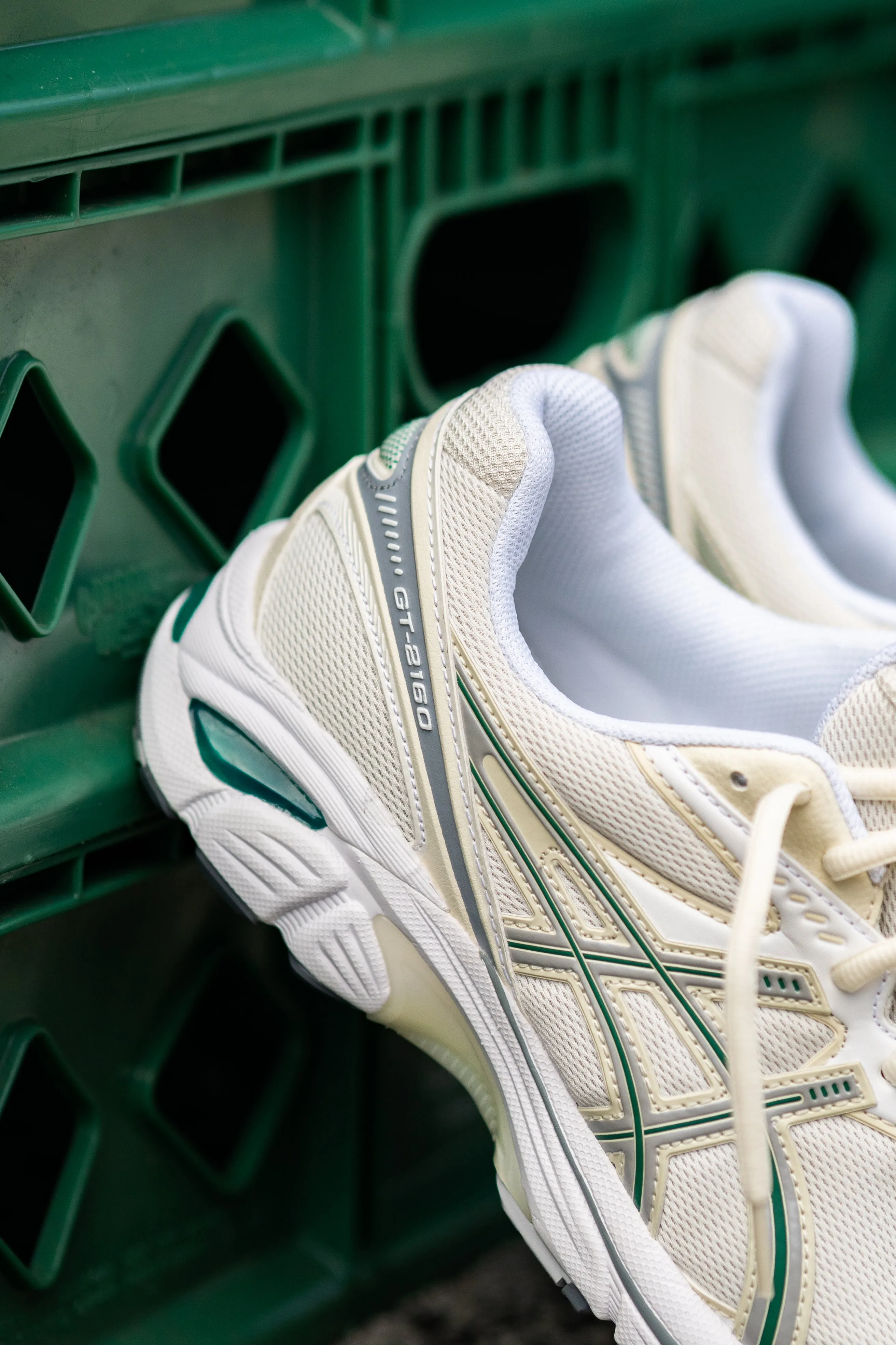 Mens Asics GT-2160 (Cream/Jasper) running shoe close-up shots