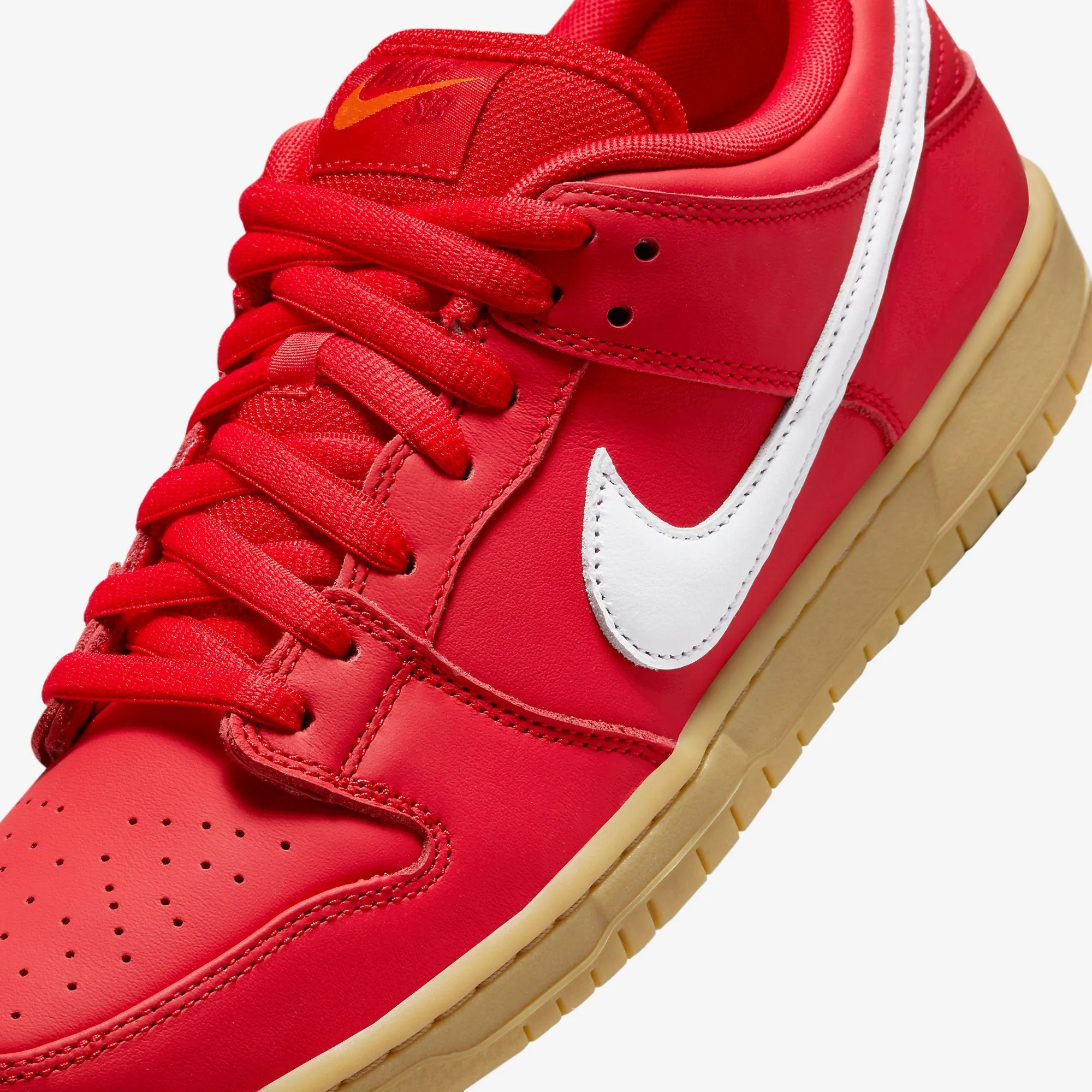 (Men's) Nike SB Dunk Low Pro 'University Red / Gum' (2024) FJ1674-600 Nike Comfort Fit Lifestyle Shoes
