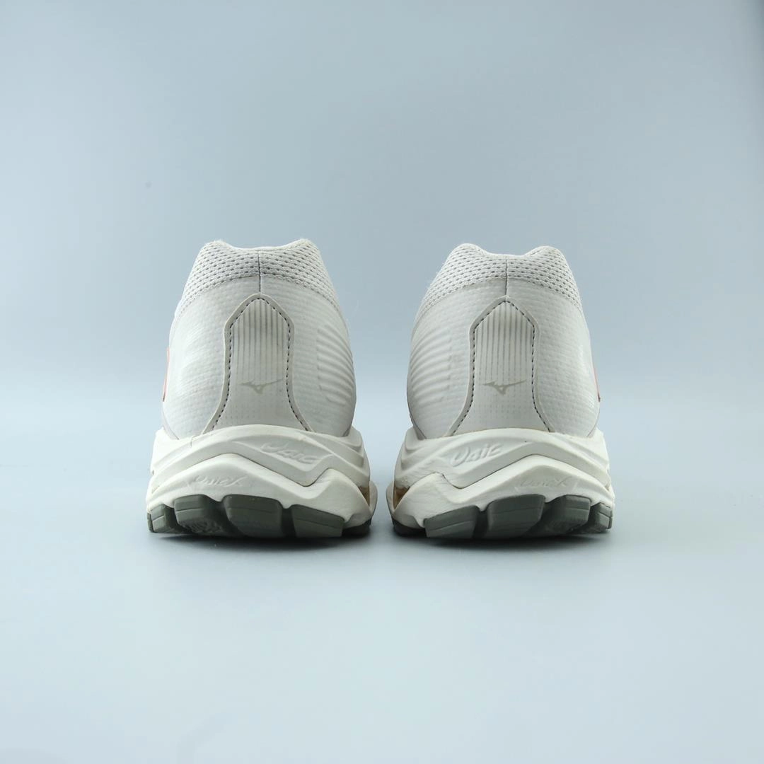 MIZUNO WAVE INSPIRE 16 Mizuno sport shoe styles