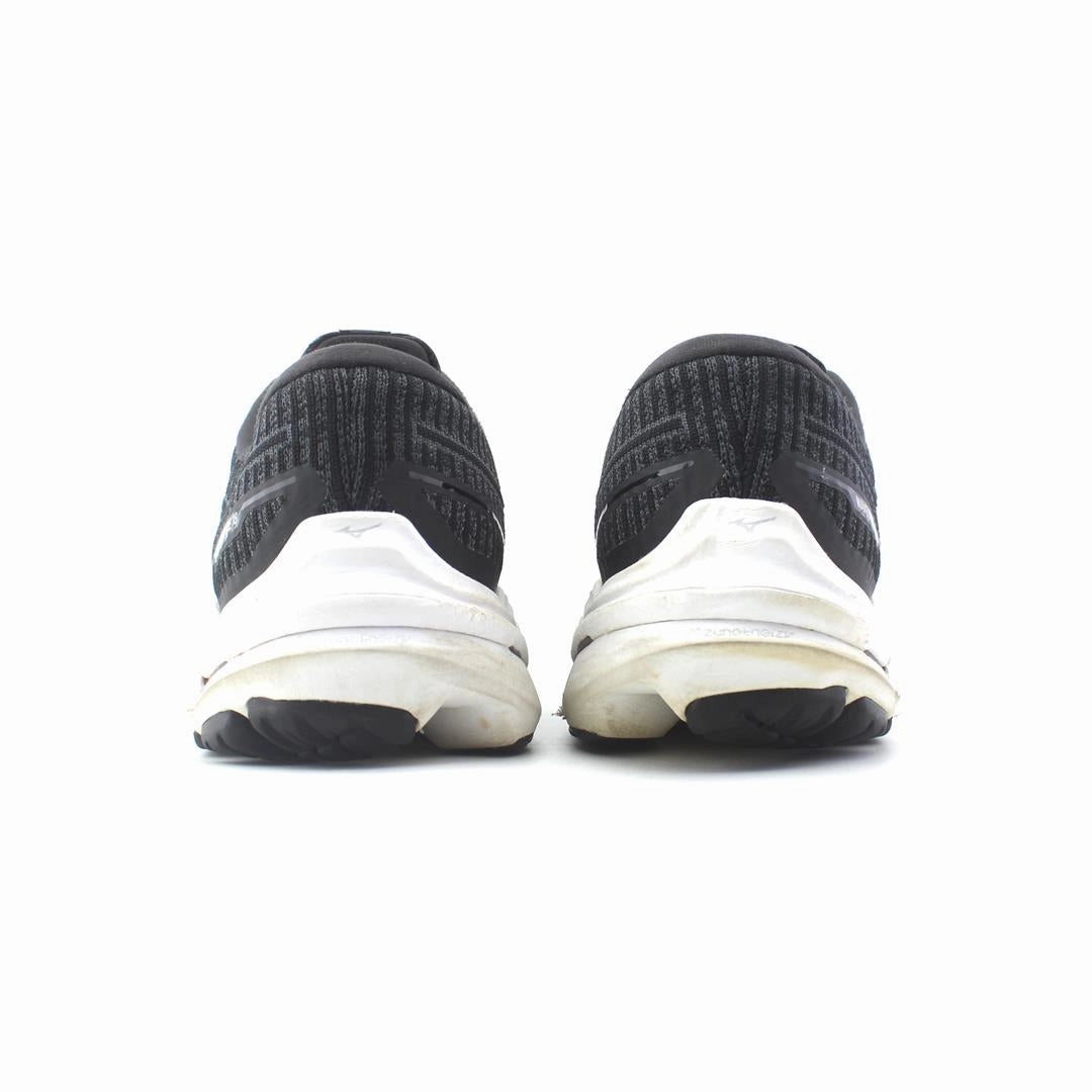 MIZUNO WAVE INSPIRE 18 Mizuno sport shoe styles