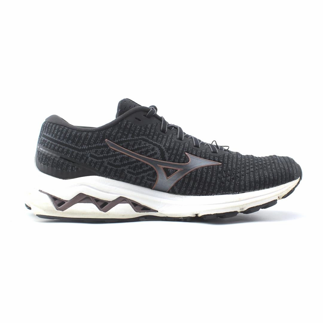 MIZUNO WAVE INSPIRE 18 Mizuno sport shoe styles
