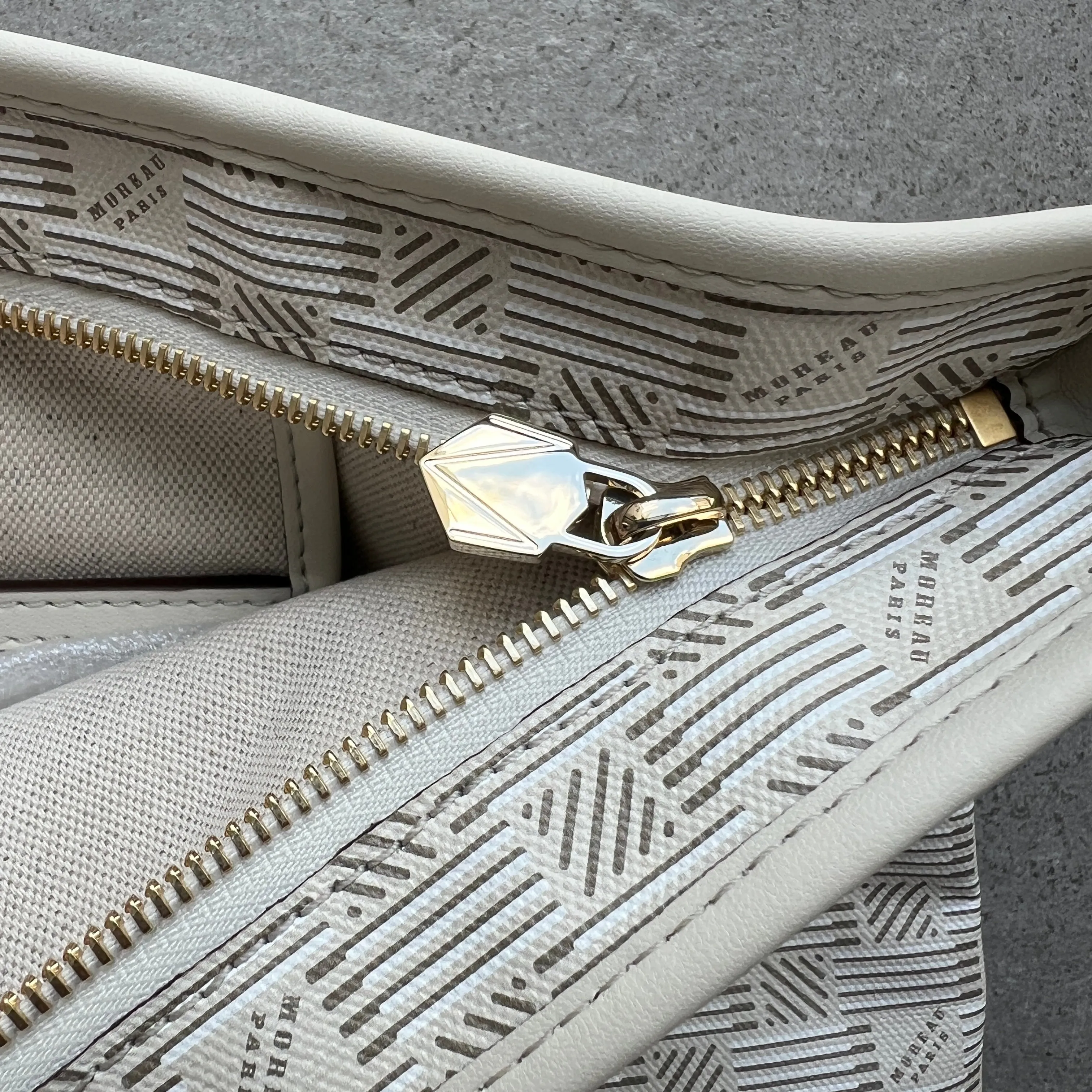 new Saint Tropez Zip Tote GM, Champagne Moreau Bags