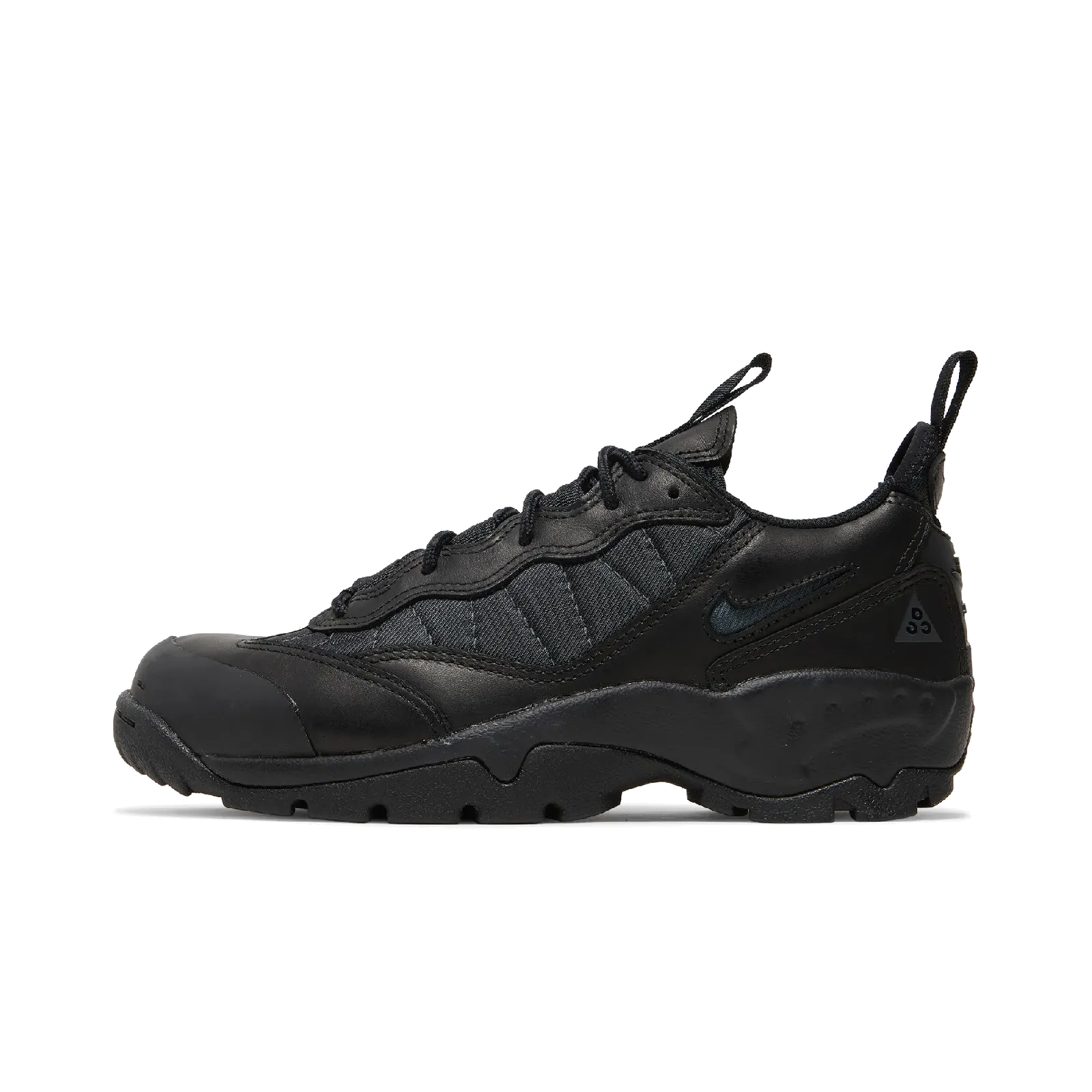 Nike ACG Air Mada Low Triple Black Nike sneakers in limited color packs