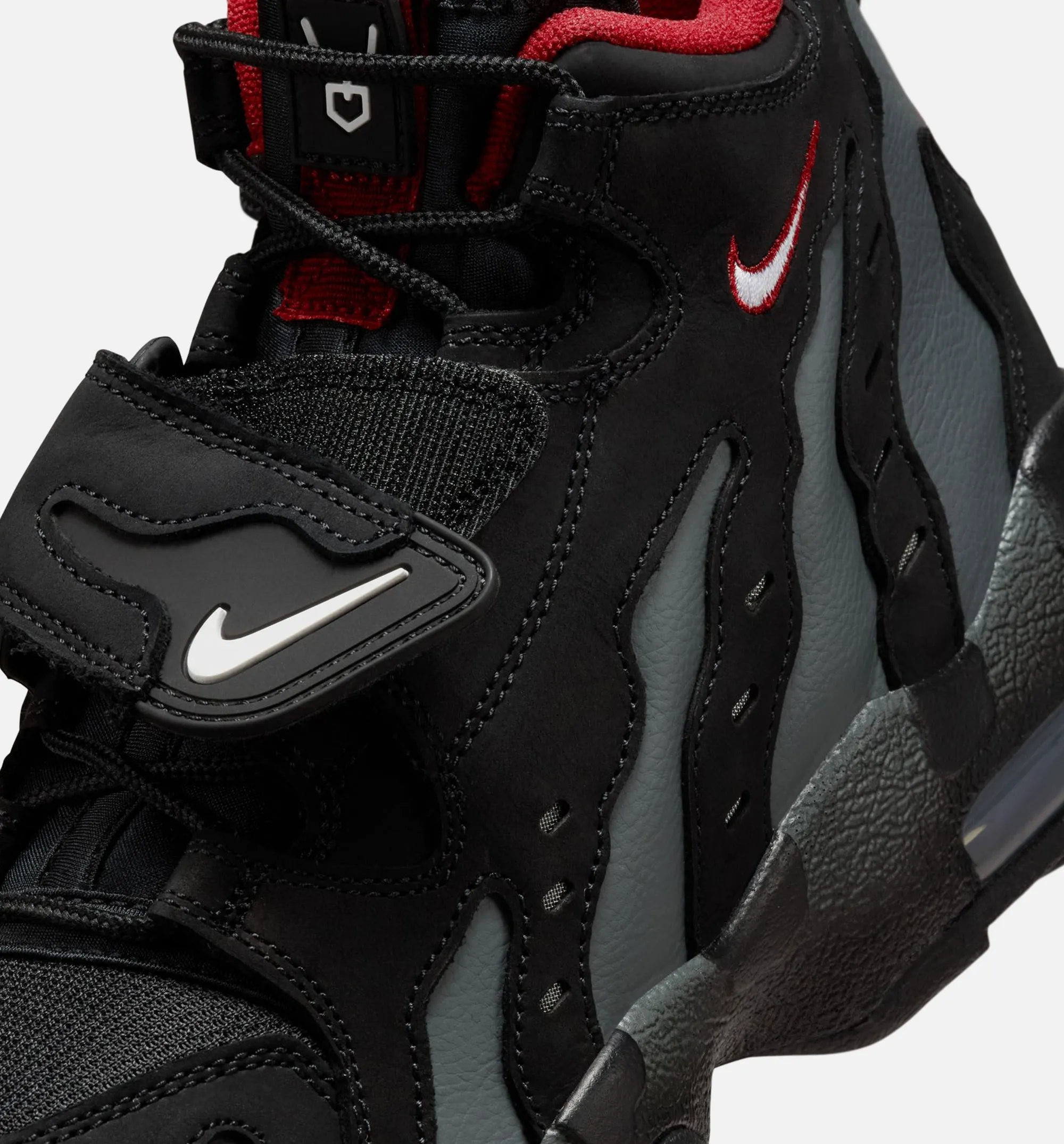 Nike Clothing Air DT Max '96 Falcons Mens Lifestyle Shoe - Black/White/Team Anthracite/Metallic Silver/Fire Red